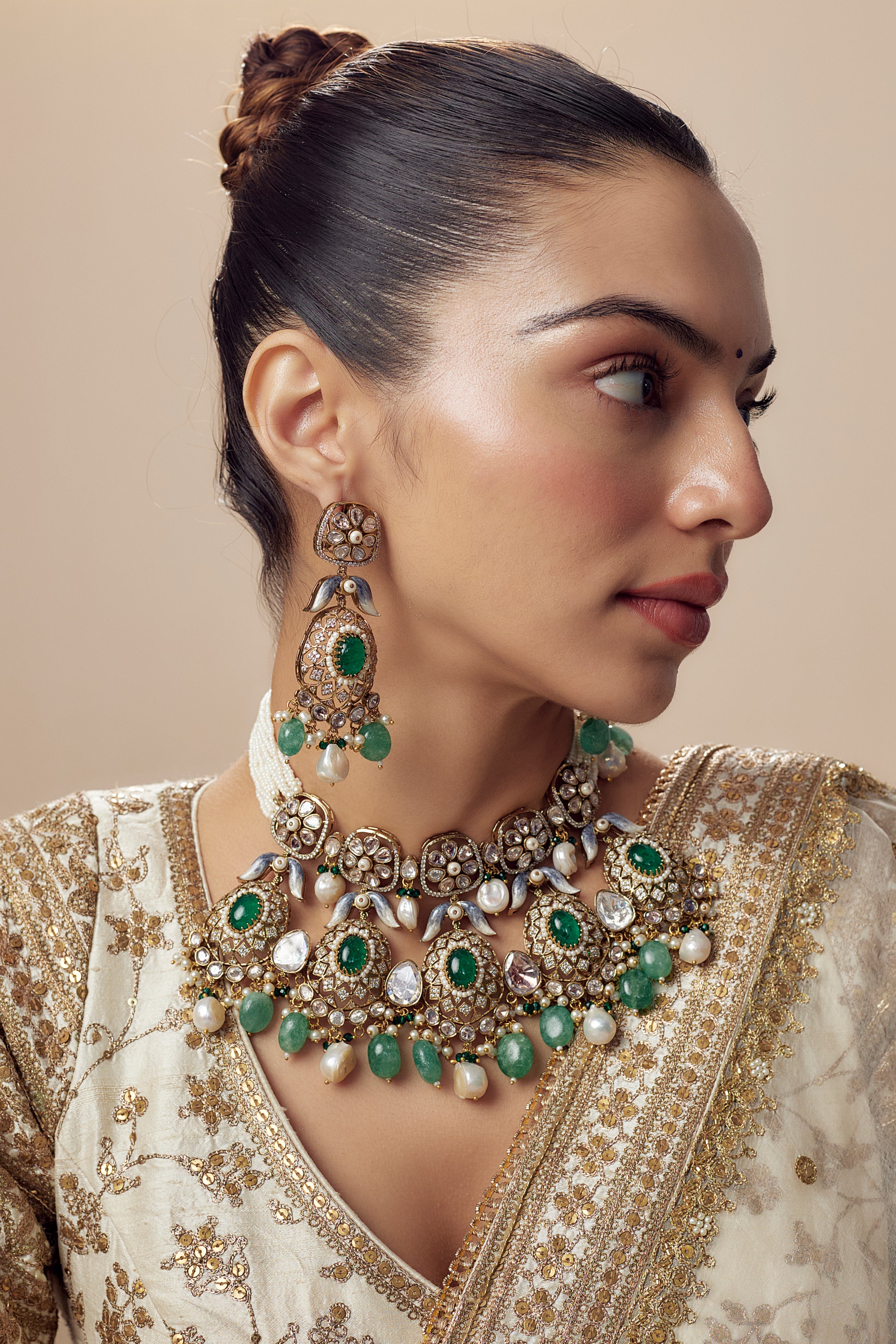 vivinia BY VIDHI MEHRA Florence Gold Plated Green Womens Kundan, Polki Short Necklace Set with Pair of Earrings (Freesize)