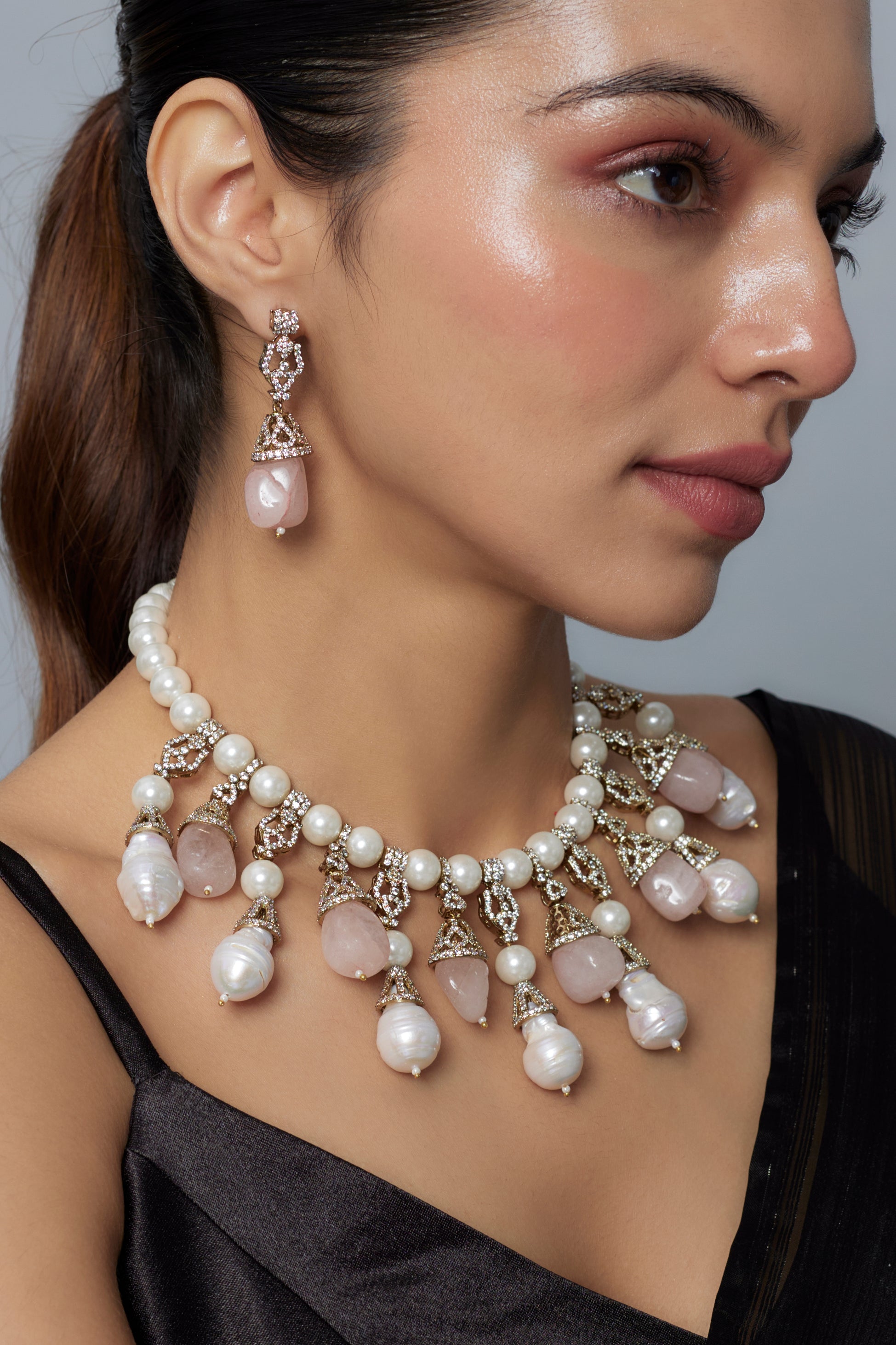 vivinia BY VIDHI MEHRA Florence Gold Plated Pink Womens Pearl Short Necklace Set with Pair of Earrings (Freesize)