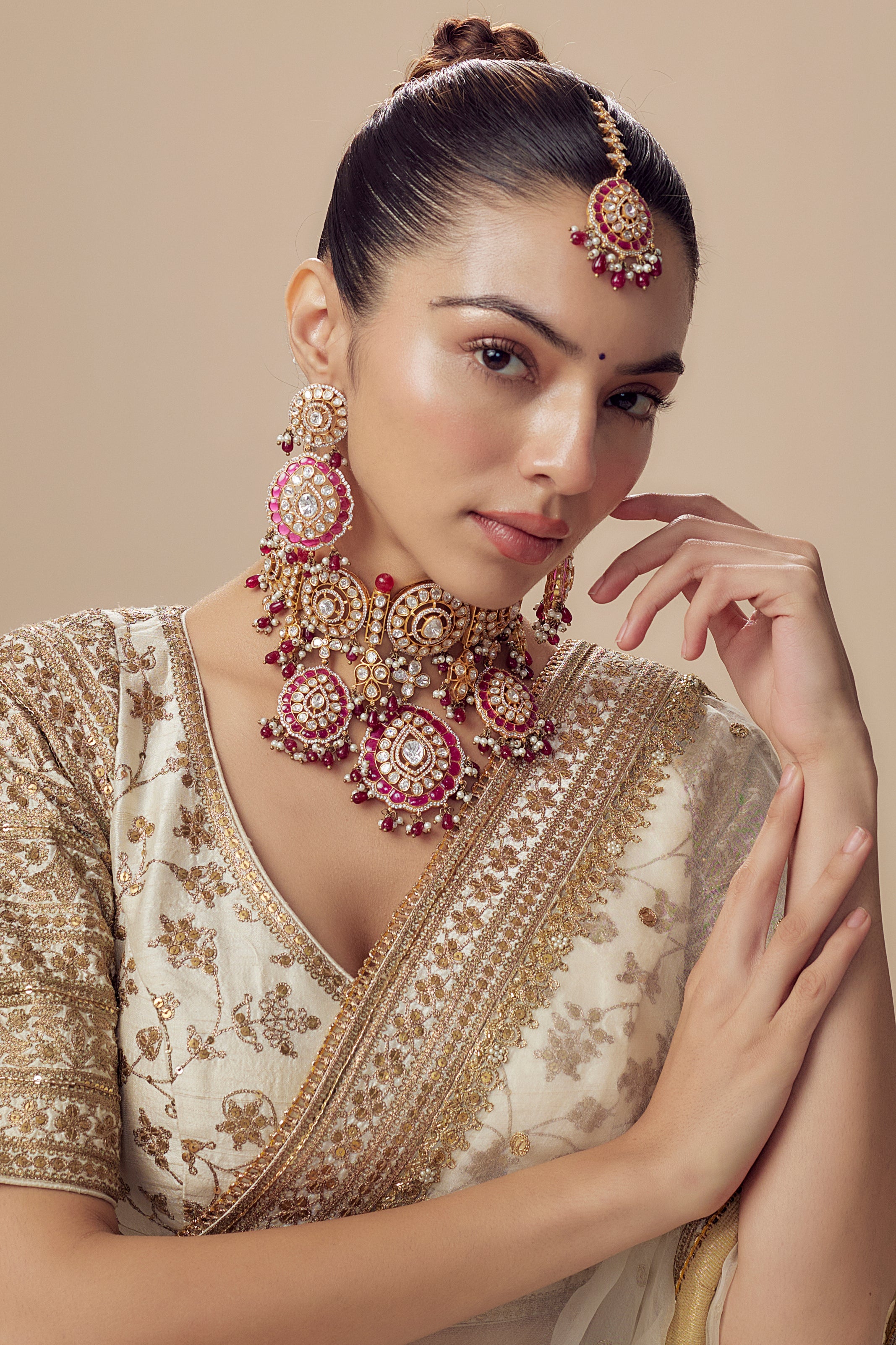 vivinia BY VIDHI MEHRA Florence Gold Plated Gold Womens Kundan, Polki Choker Necklace Set with Pair of Earrings & Maangtikka (Freesize)