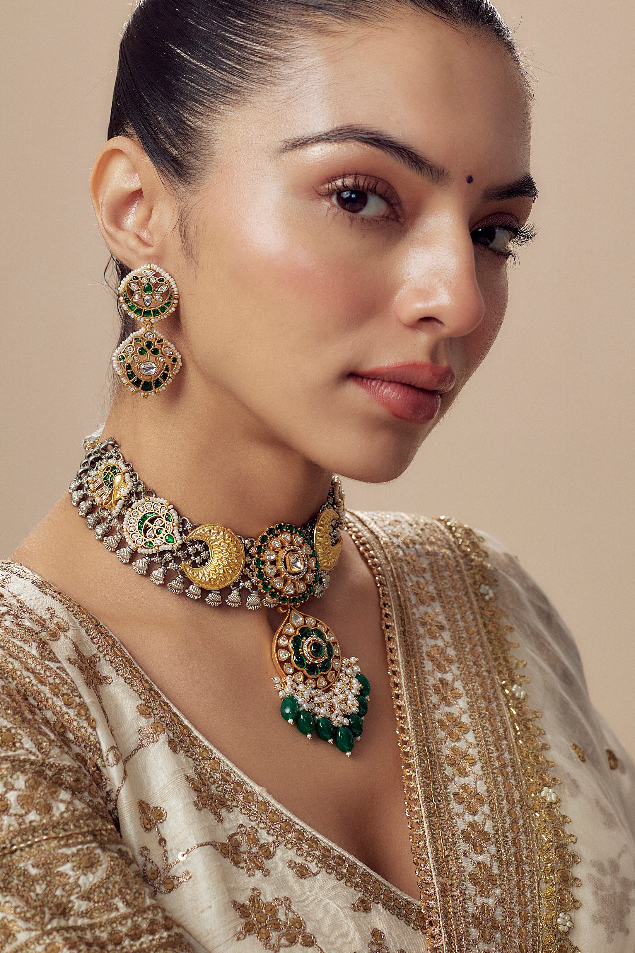 vivinia BY VIDHI MEHRA Morpankh Gold Plated Green Womens Kundan, Polki Short Necklace Set with Pair of Earrings (Freesize)