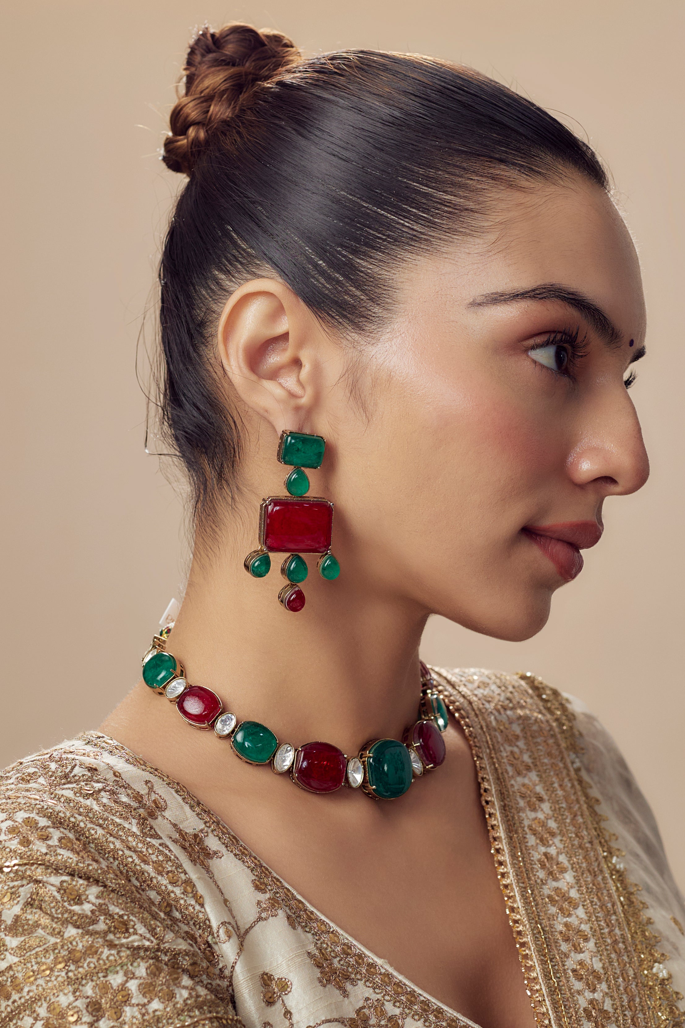 vivinia BY VIDHI MEHRA Florence Green & Red Red Womens Contemporary Choker Necklace Set with Pair of Earrings (Freesize)