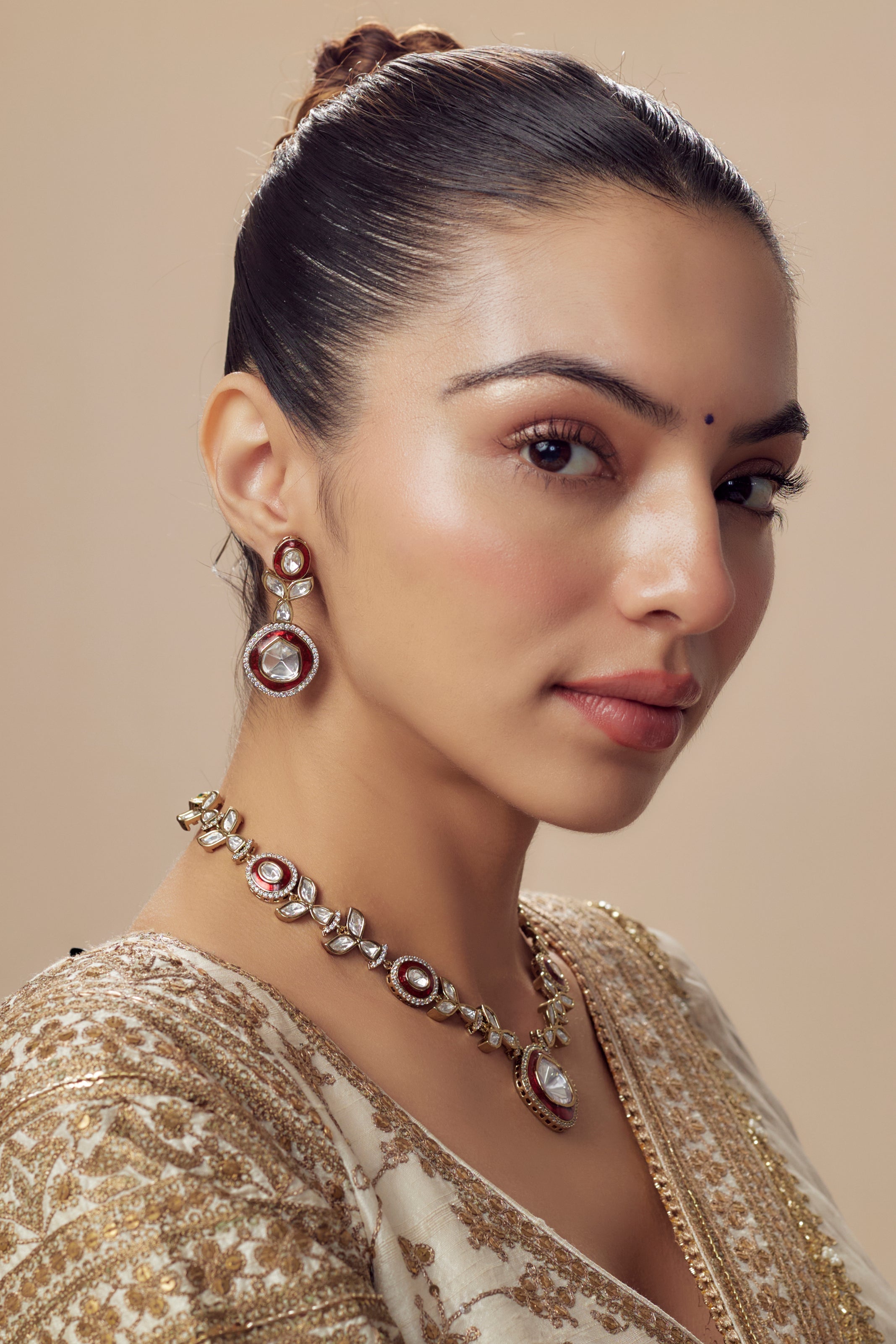 vivinia BY VIDHI MEHRA Burgandi Gold Plated Red Womens Kundan, Polki Short Necklace Set with Pair of Earrings (Freesize)