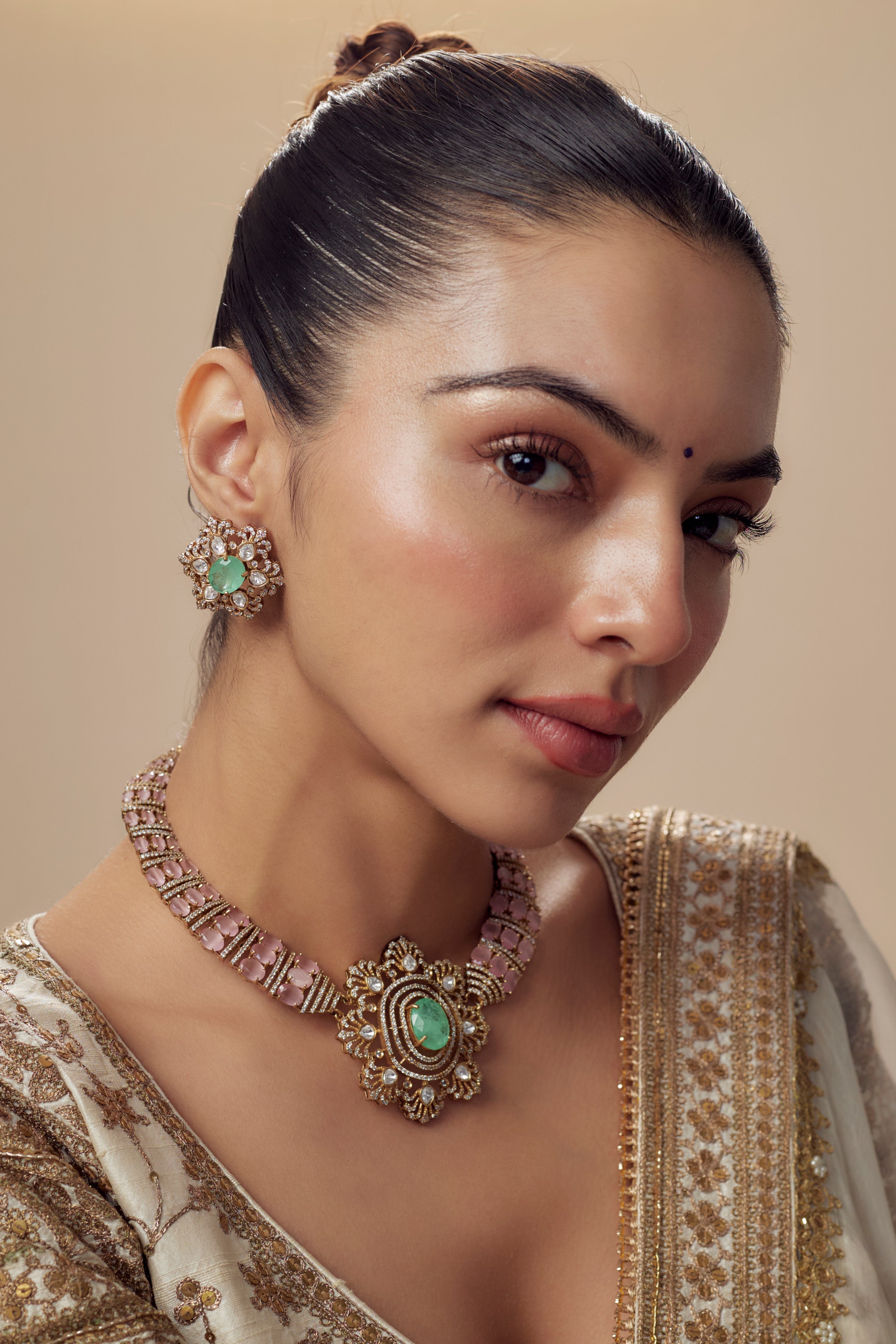 vivinia BY VIDHI MEHRA Florence Gold Plated Green Womens Kundan, Polki Short Necklace Set with Pair of Earrings (Freesize)