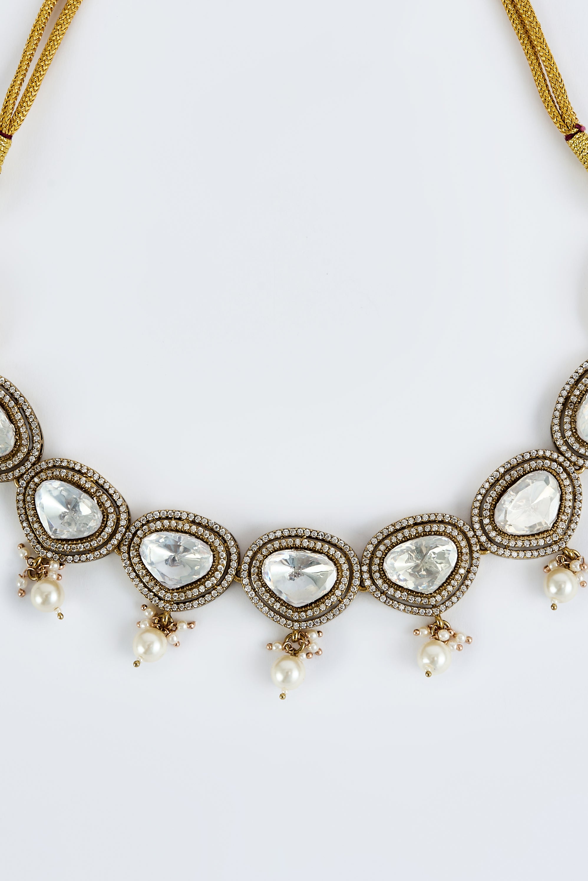 vivinia BY VIDHI MEHRA Burgandi Gold Plated White Womens Kundan, Polki Short Necklace Set with Pair of Earrings (Freesize)