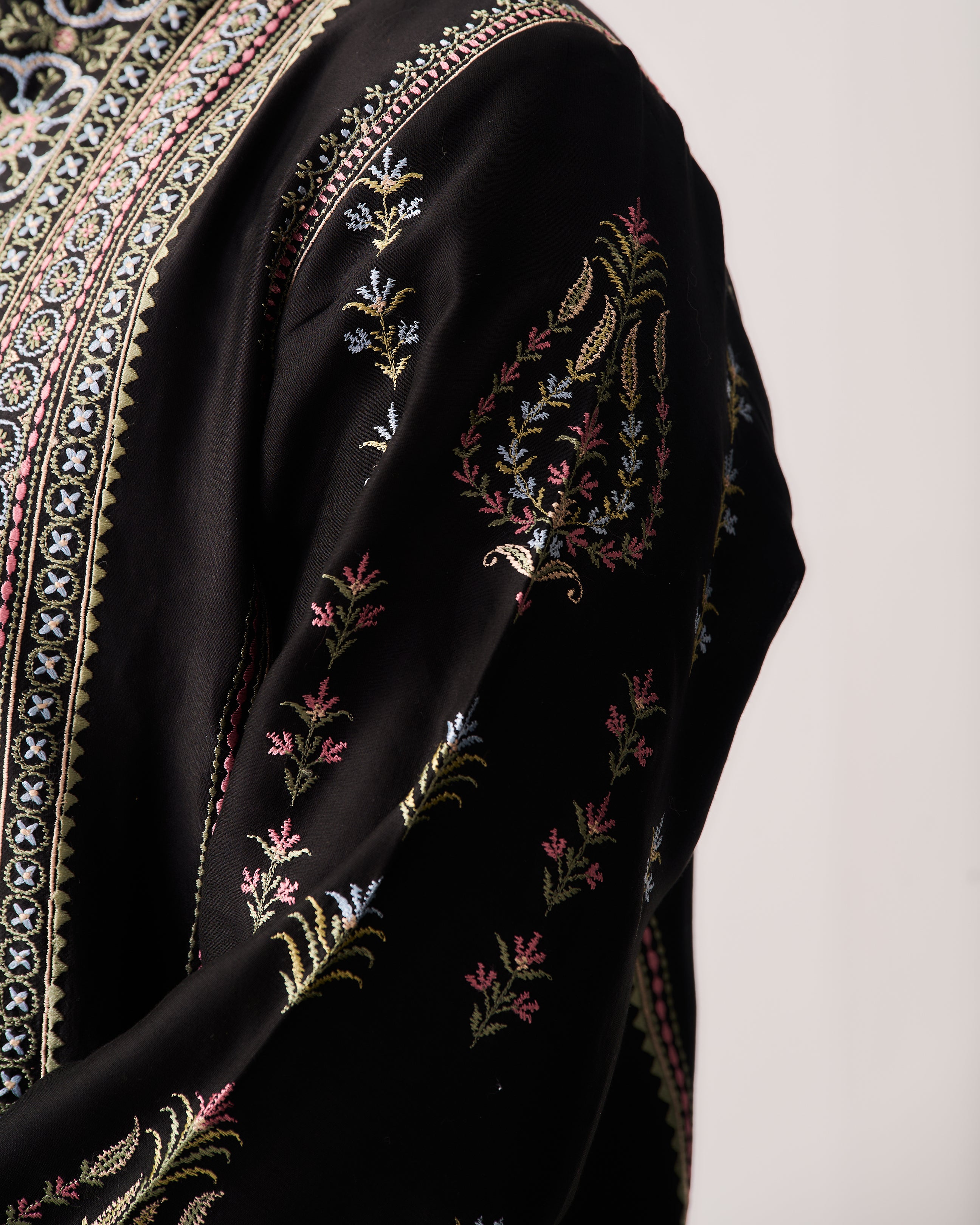 Phiran Kurta With Flare Pants / Chanderi / Black / Garden Tapestry / Resham Embroidery