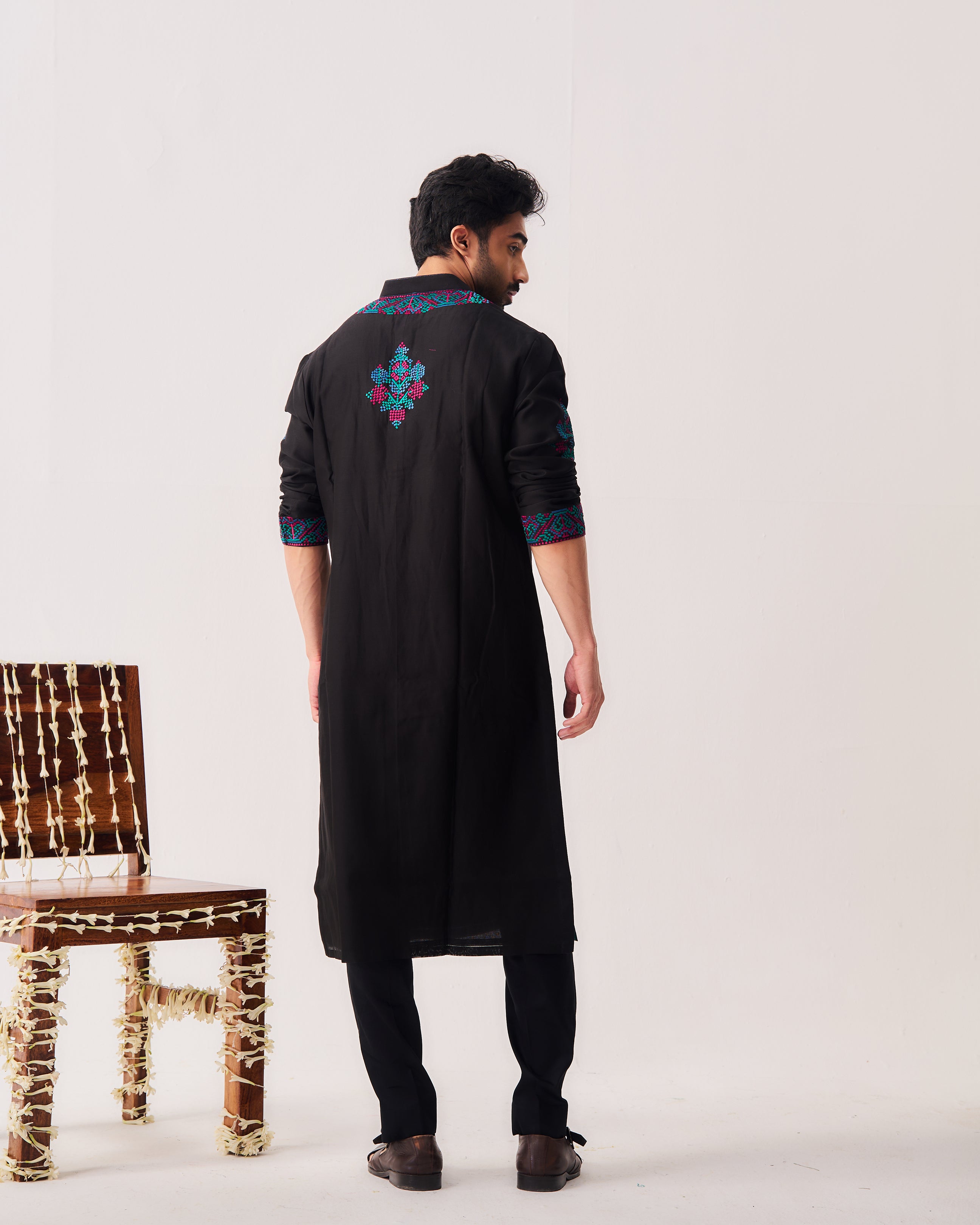 Kurta With Pants / Chanderi / Black / Twilight Flora / Resham Embroidery