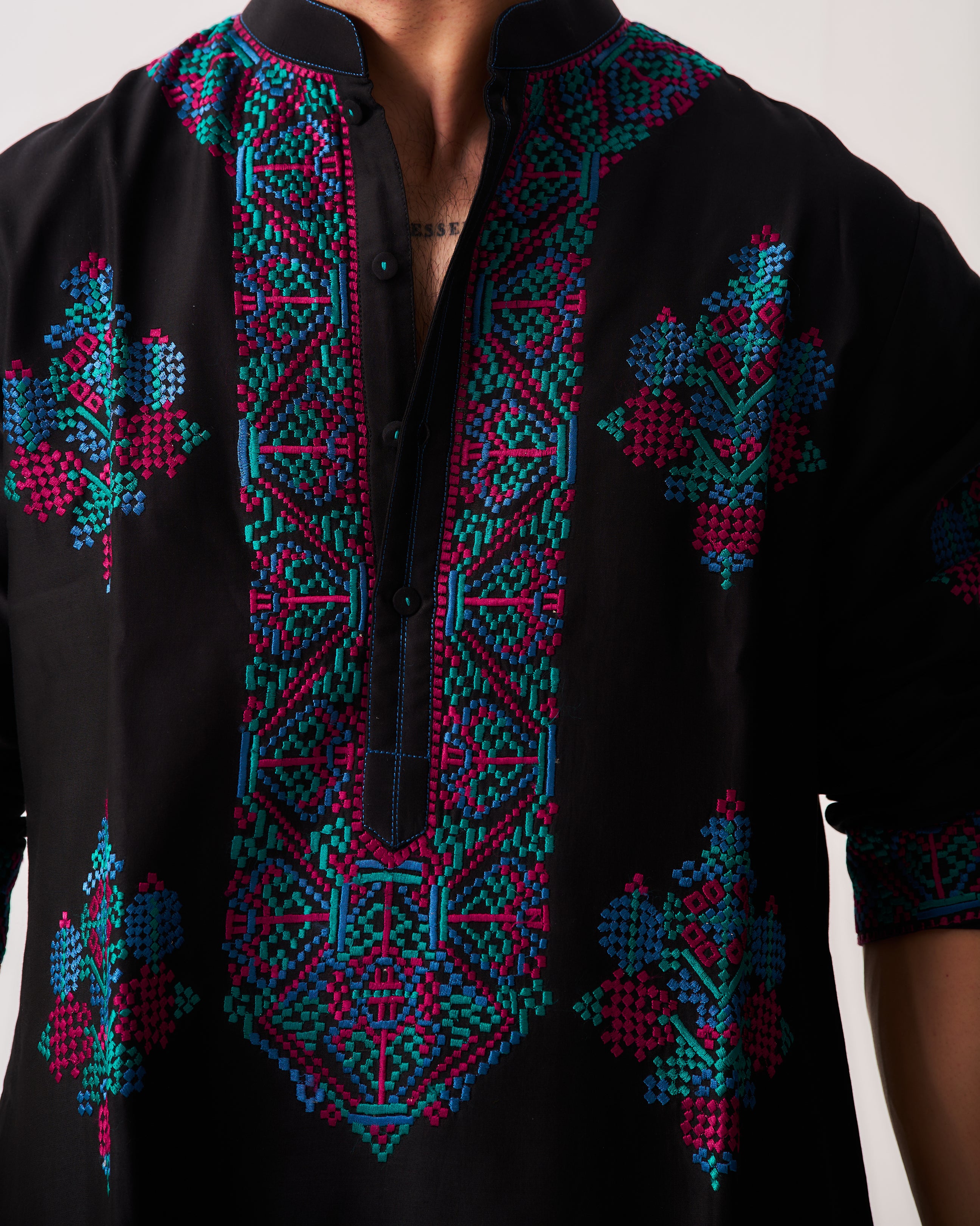 Kurta With Pants / Chanderi / Black / Twilight Flora / Resham Embroidery