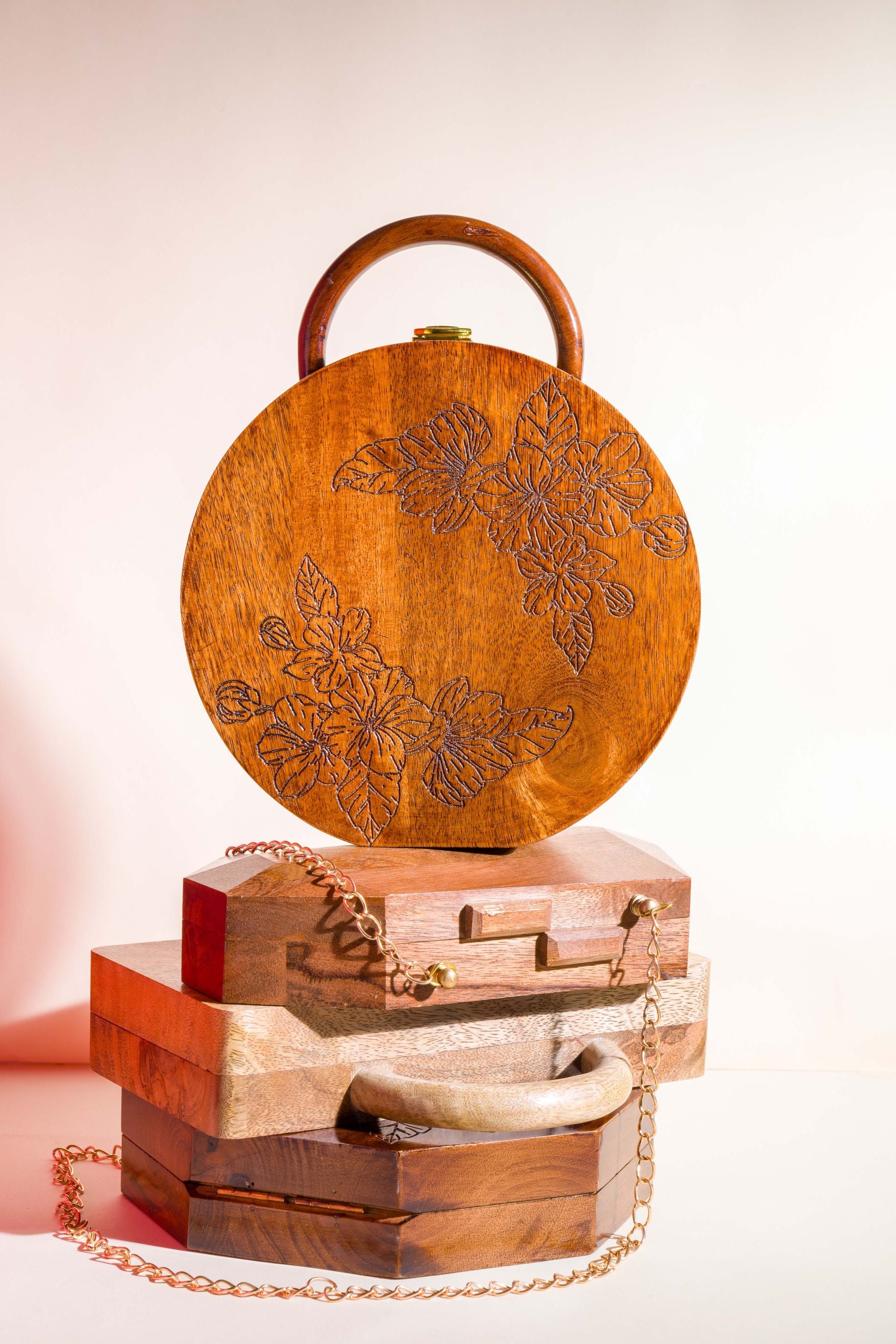 ROUND ENGRAVED BAG IN SHEESHAM WOOD