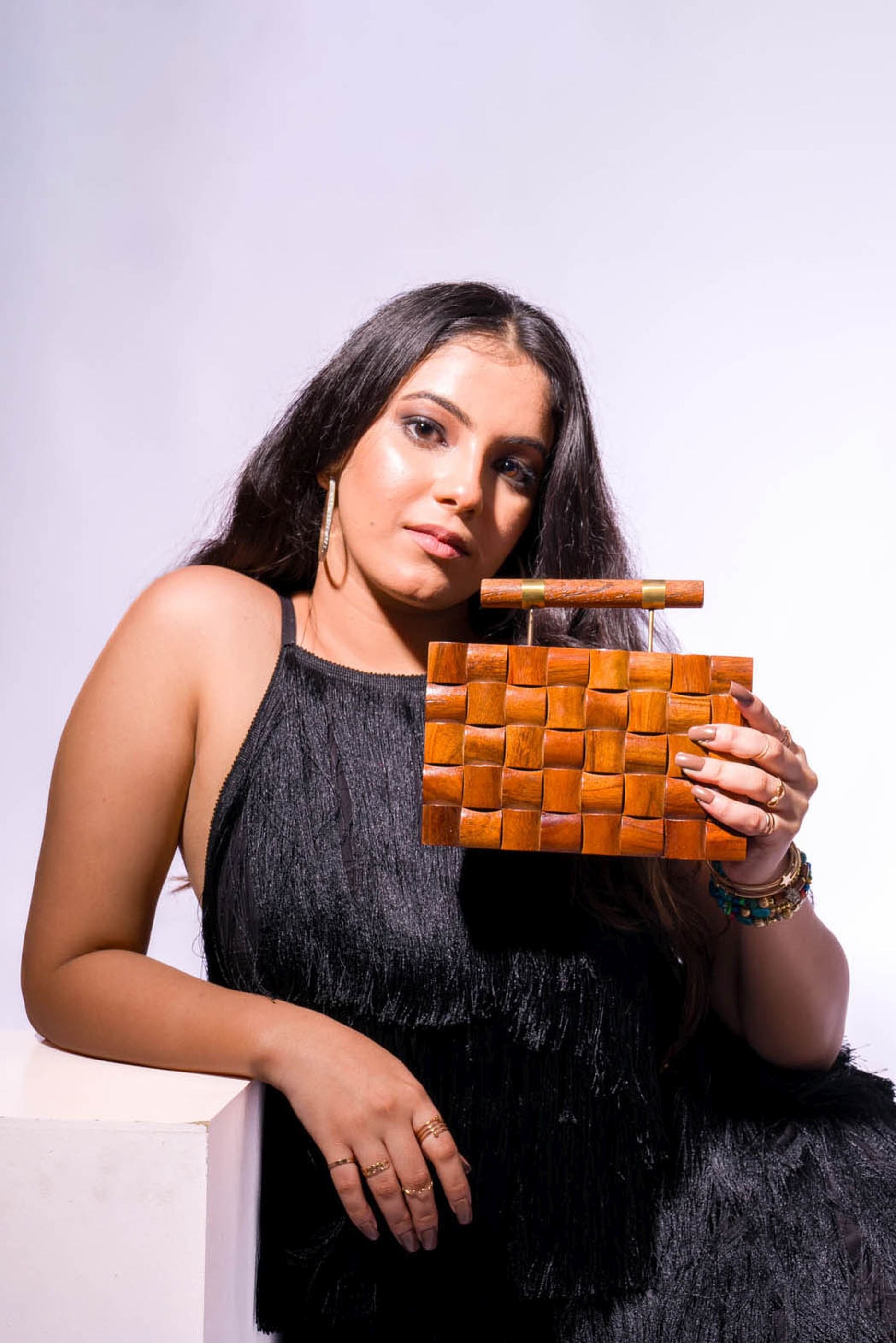 CHEQUERED HANDBAG IN ACACIA WOOD