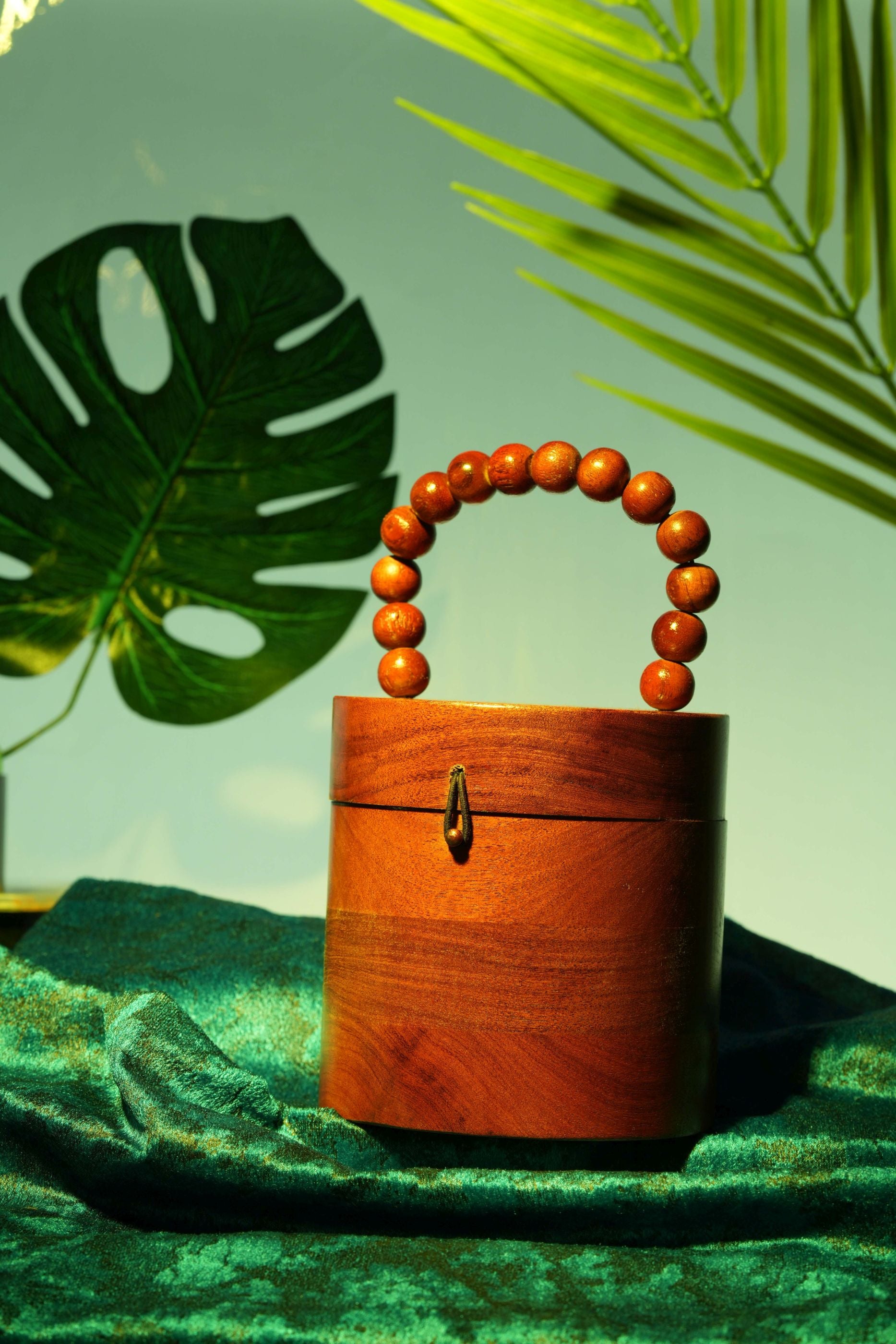 CHIC BUCKET BAG IN SHEESHAM WOOD