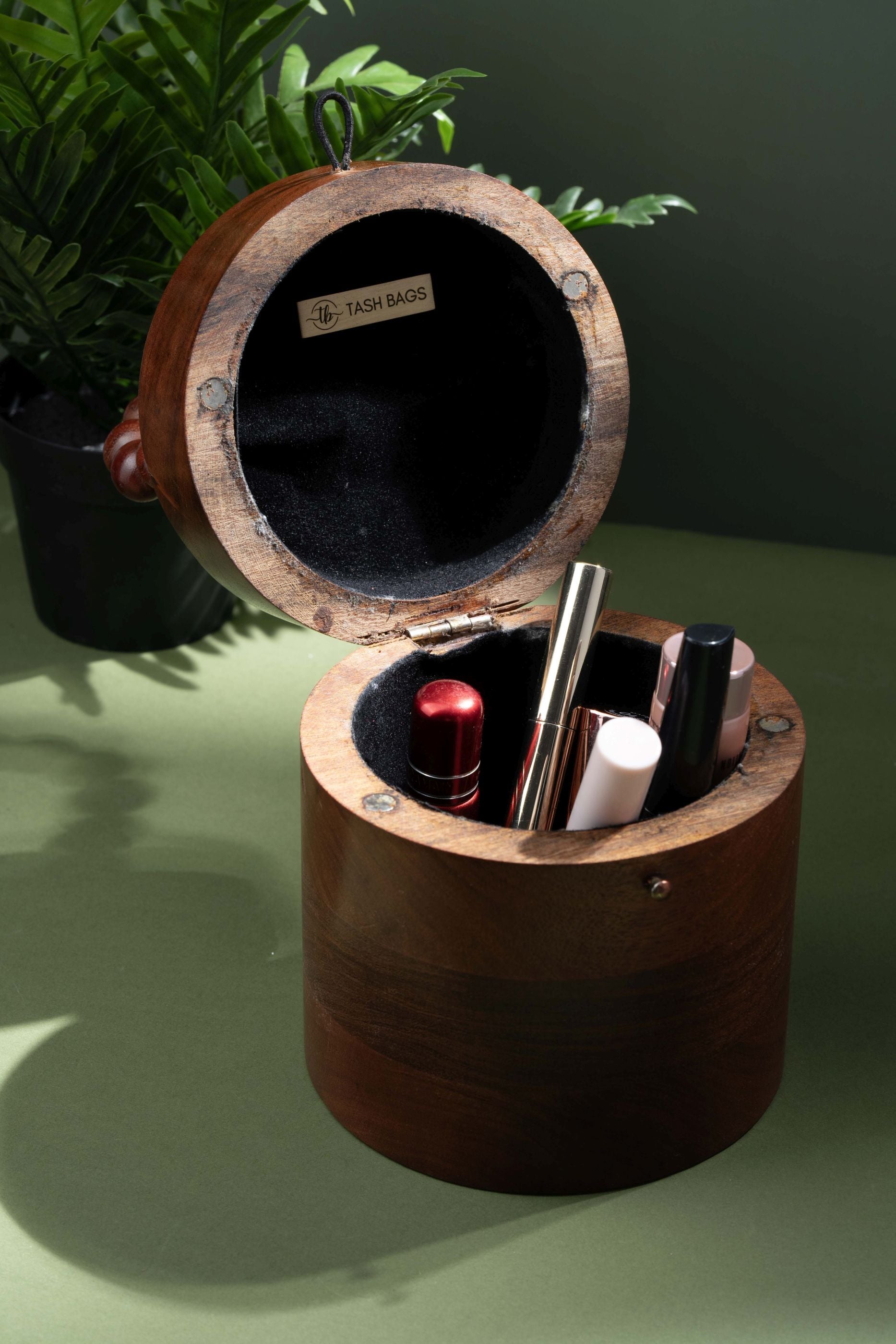 CHIC BUCKET BAG IN SHEESHAM WOOD