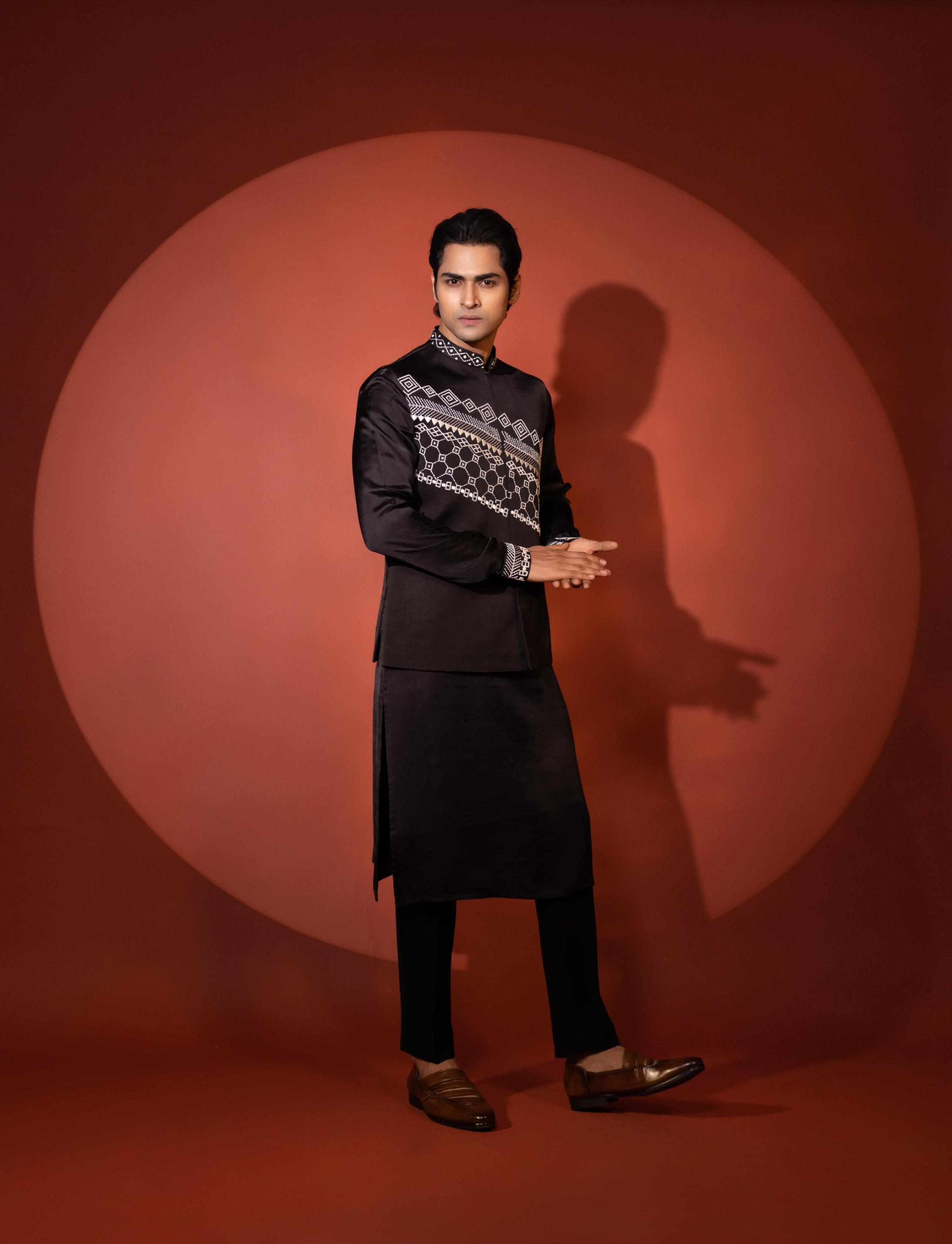 CLASSIC CONTRAST NEHRU SET
