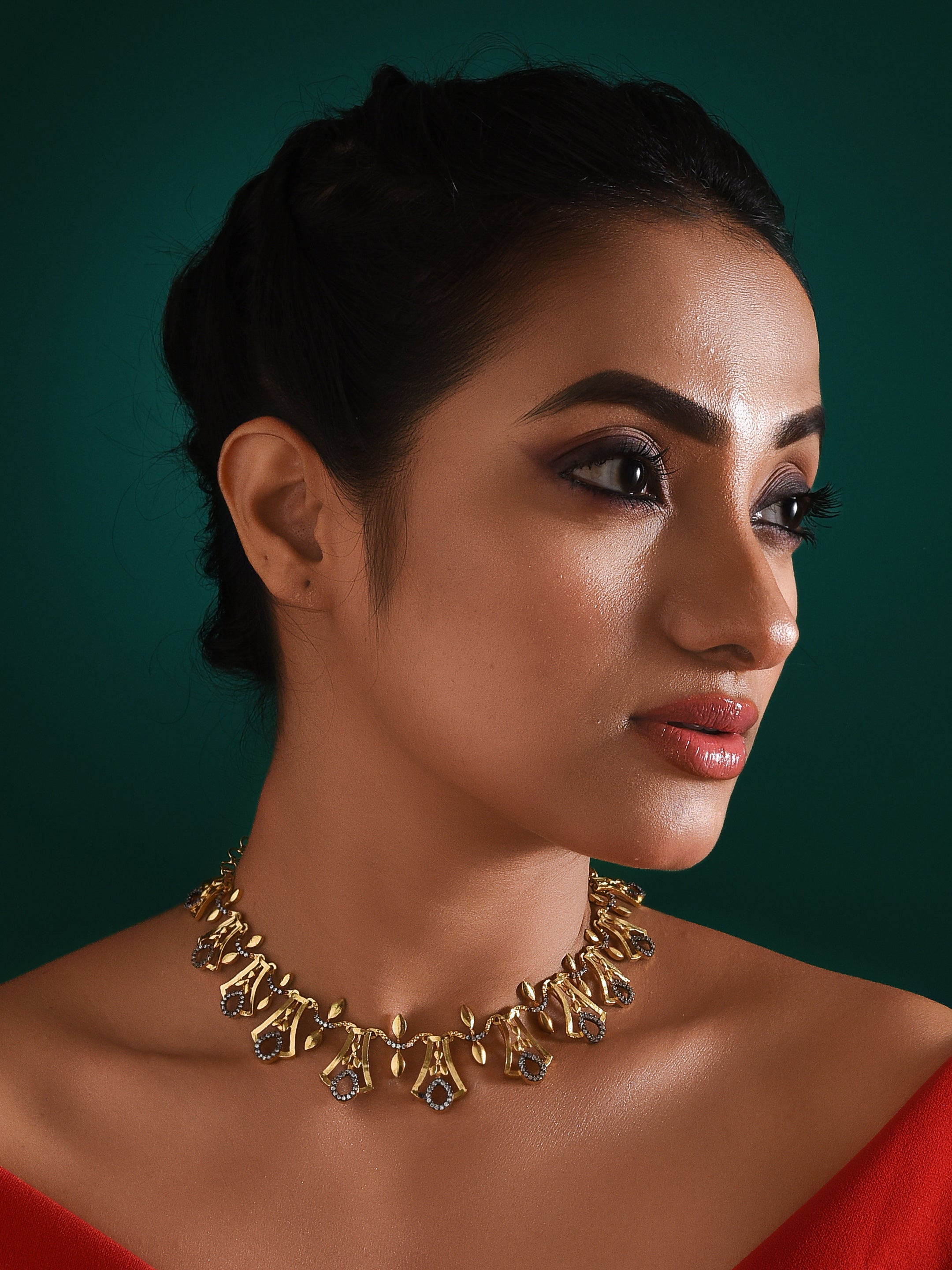 Glimmering Grace Choker