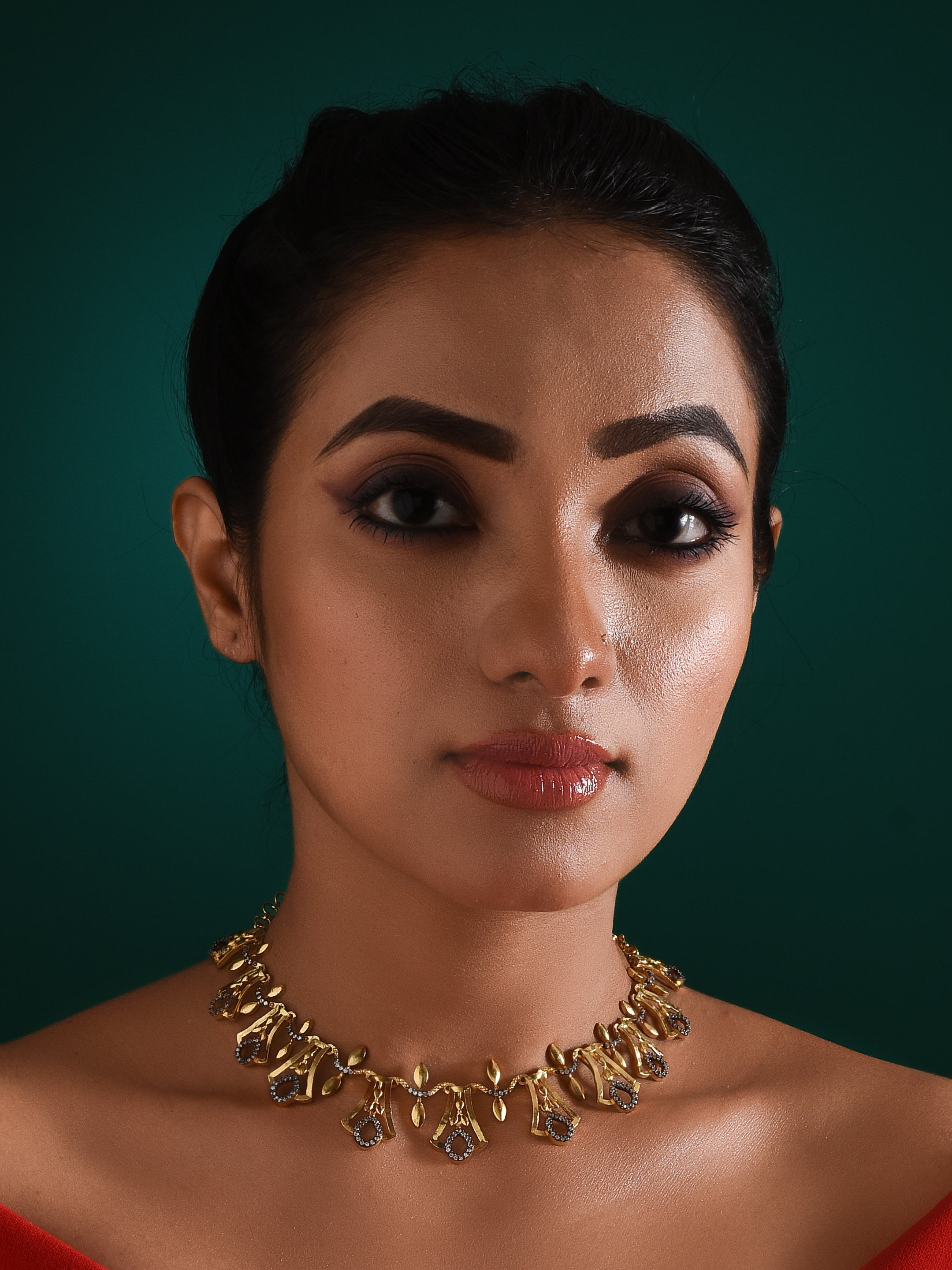 Glimmering Grace Choker