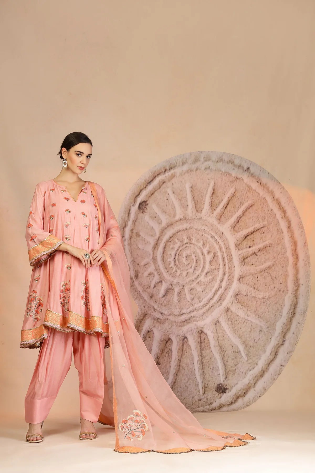 Floral Appliqué Kurta Set in Powder Pink with Organza Dupatta & Farsi Salwar