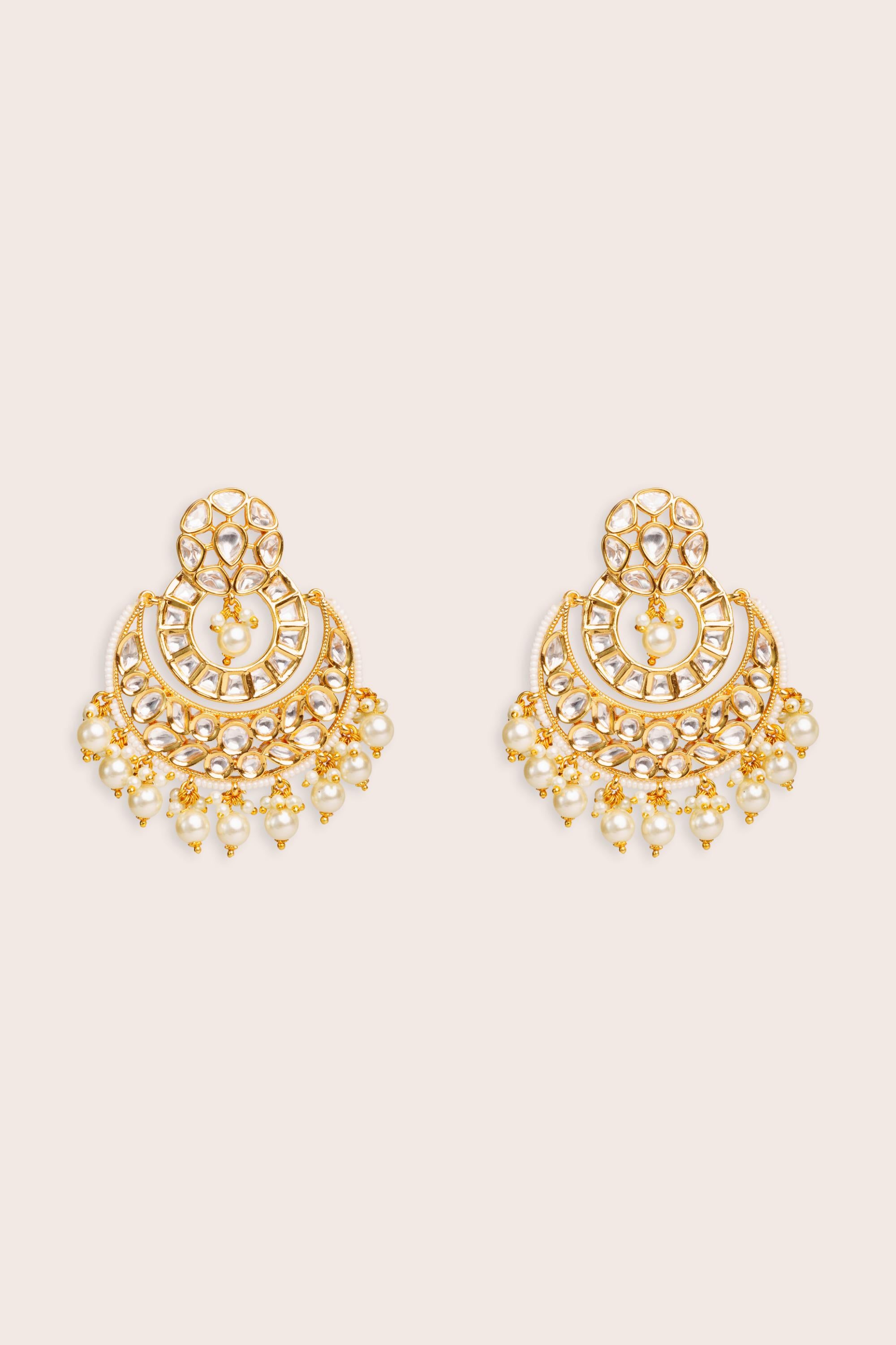 Dramatic and stylish kundan necklace set with matching earrings