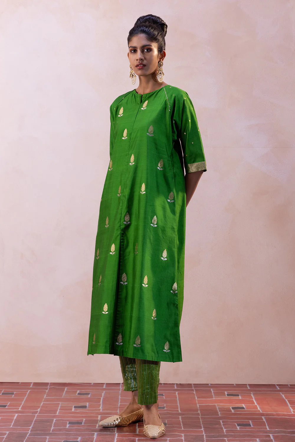 Benarasi Handloom Kurta Set with Gold-Silver Zari Tissue Pants