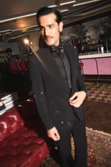 Noir Rhythmic Peak Lapel Tuxedo Set