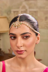 Xago Traditional Kundan Maangtikka with Matha- Patti with Pearl Detailing.