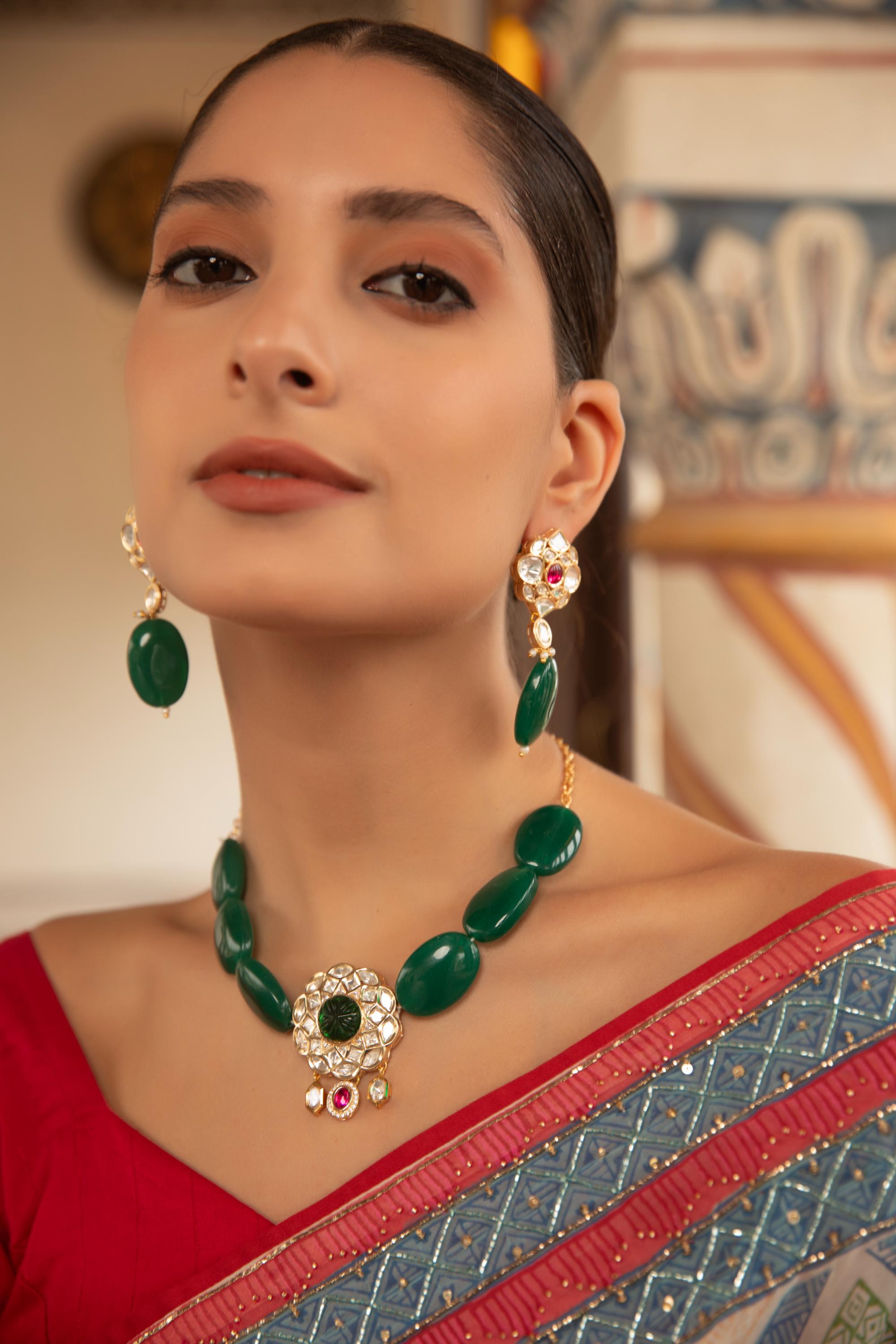 Sunehri Sheesh Necklace with Green Beads & Polki Moissanite Pendant