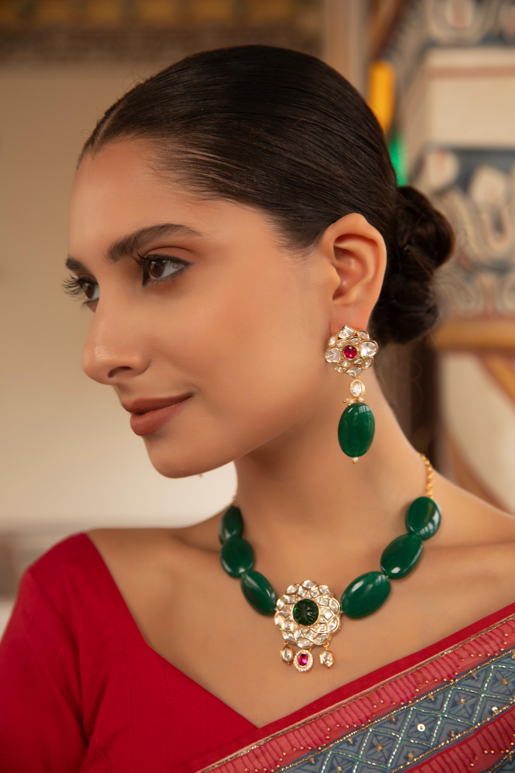 Sunehri Sheesh Necklace with Green Beads & Polki Moissanite Pendant