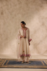 Ivory chanderi beads and resham embroidered kurta paired with pant & organza dupatta