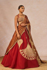 ‘BAAT BAN GAYI’ LEHENGA