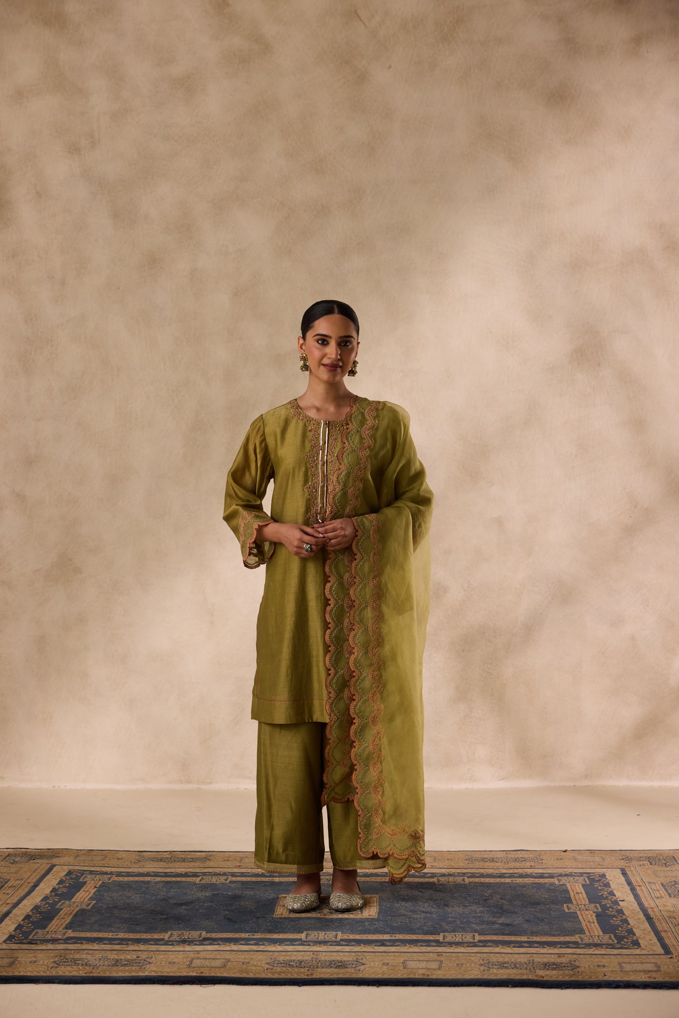 Mehendi green dori work and resham embroiderd kurta Paired with pant & heavy border organza dupatta