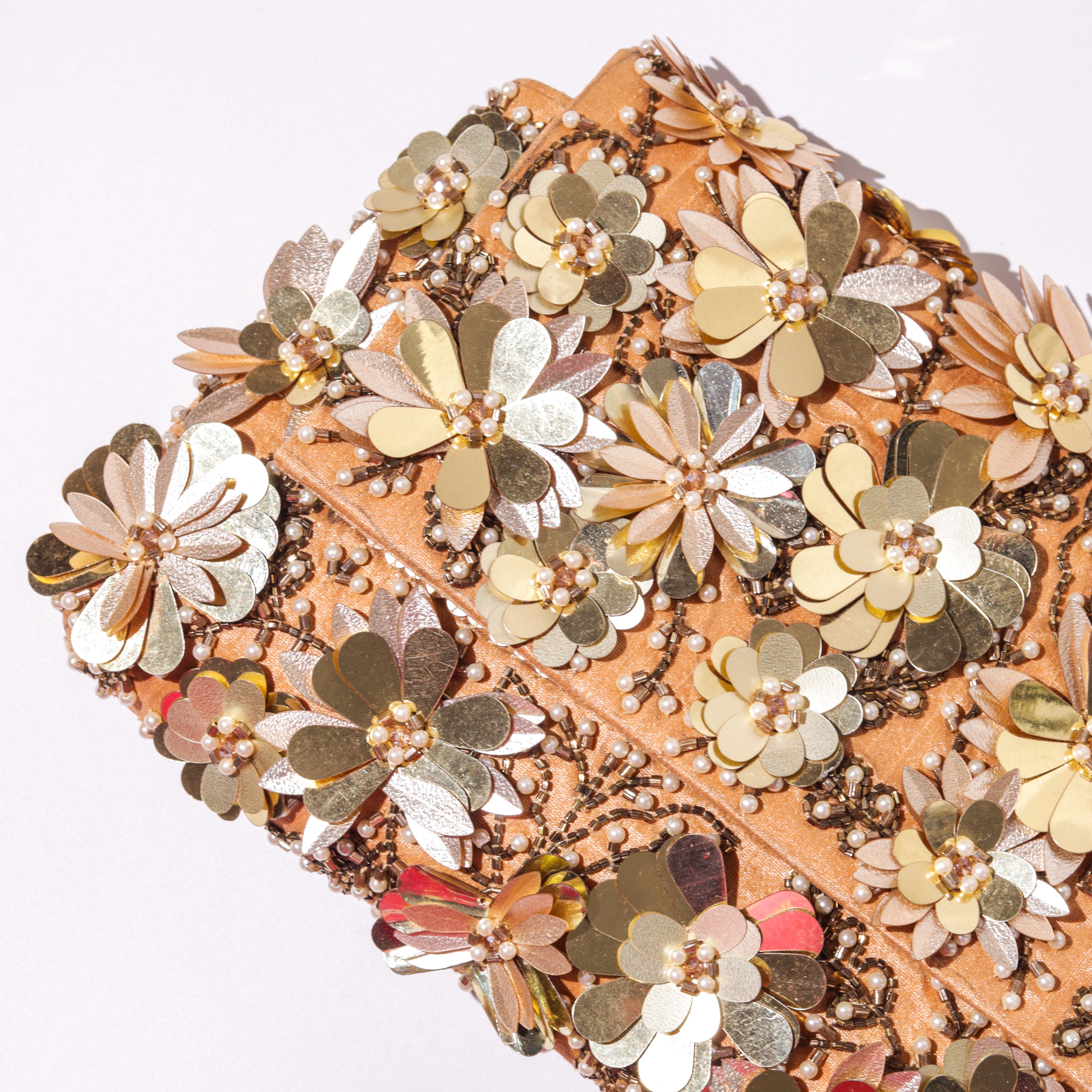 Flower striker clutch