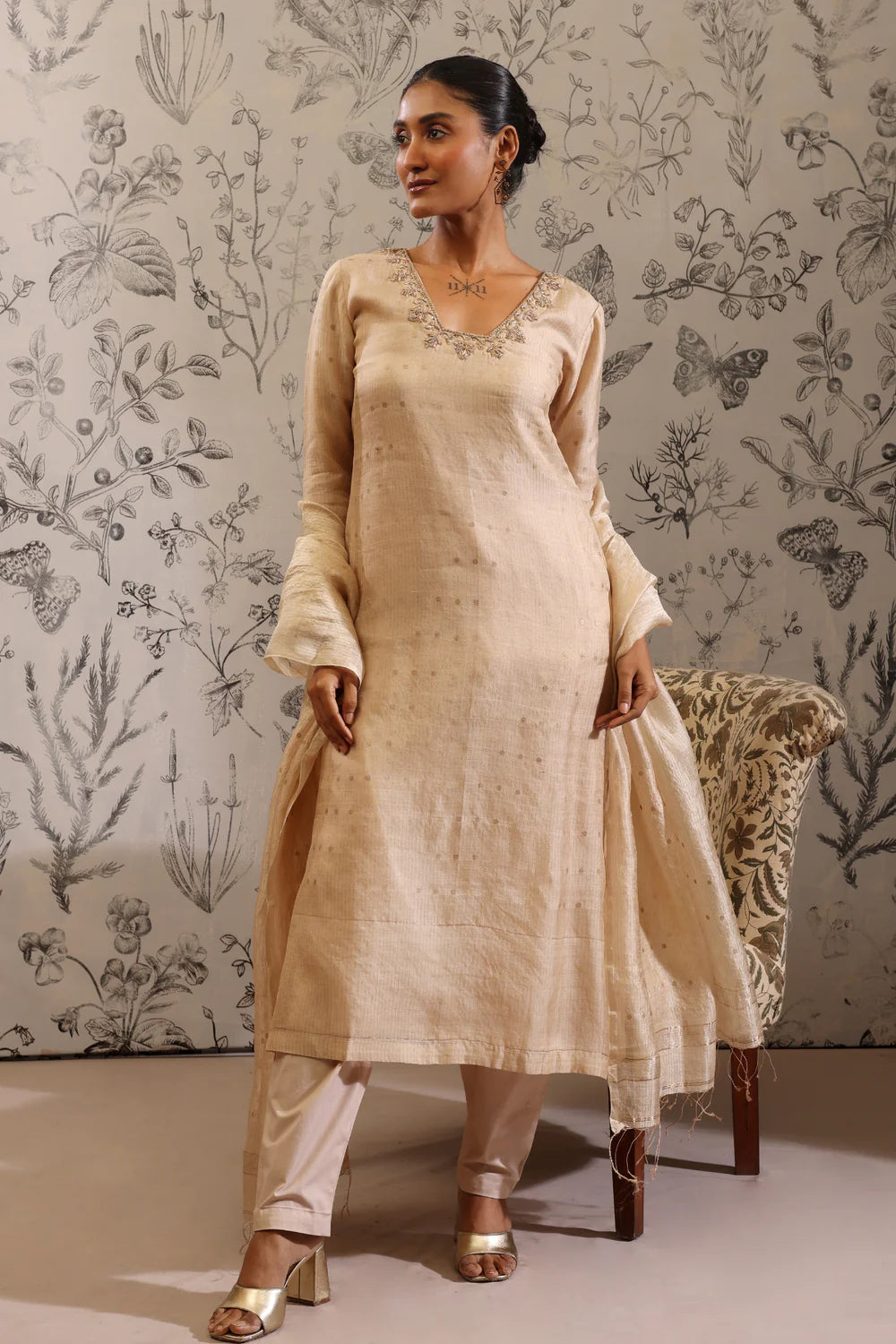 PADMINI "an assemblage of lotuses"beige