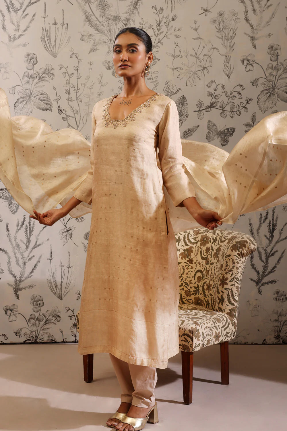 PADMINI "an assemblage of lotuses"beige