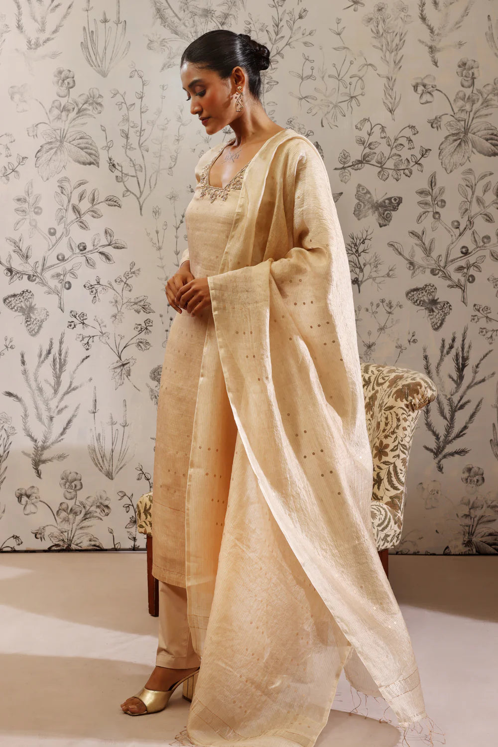 PADMINI "an assemblage of lotuses"beige