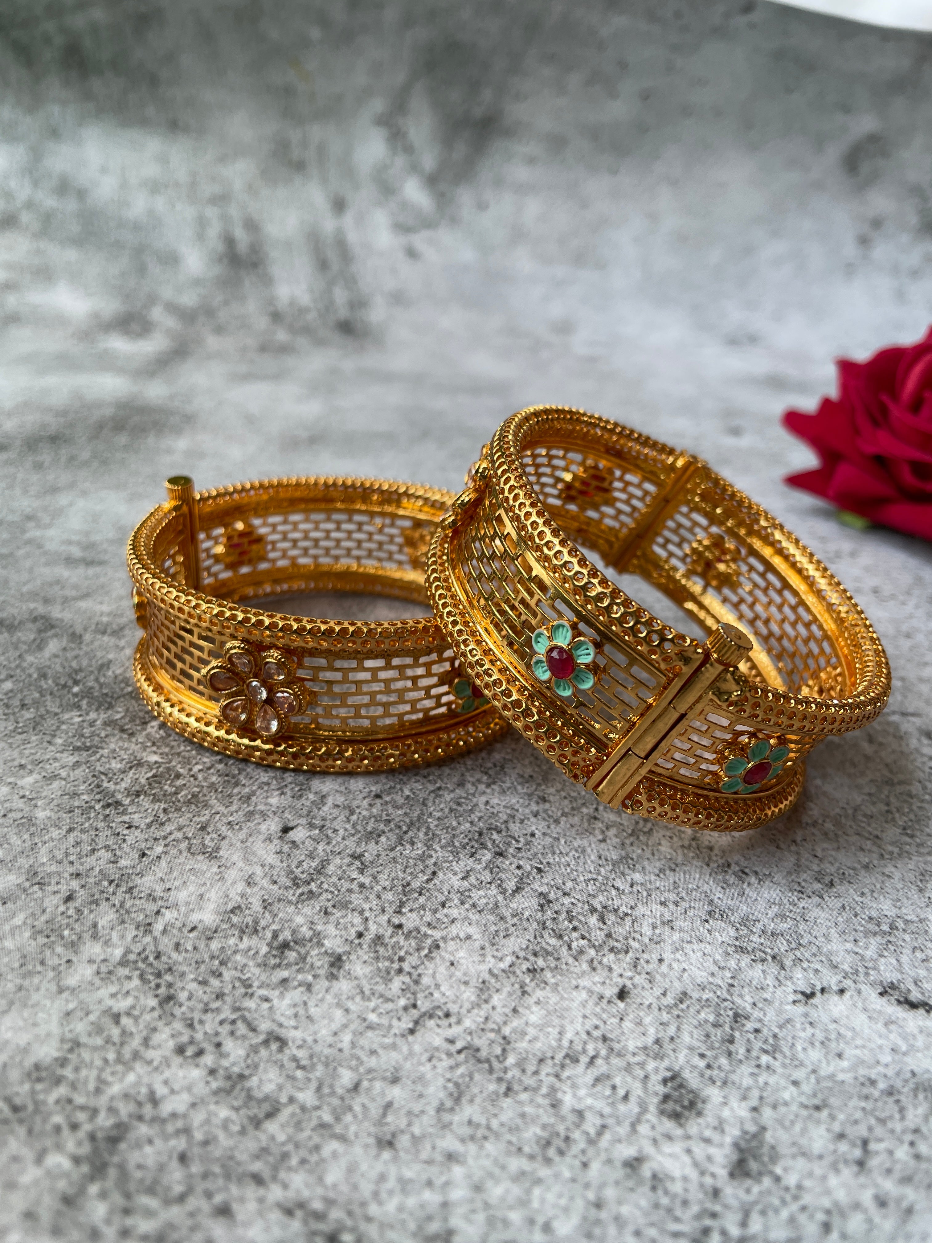 BANGLES