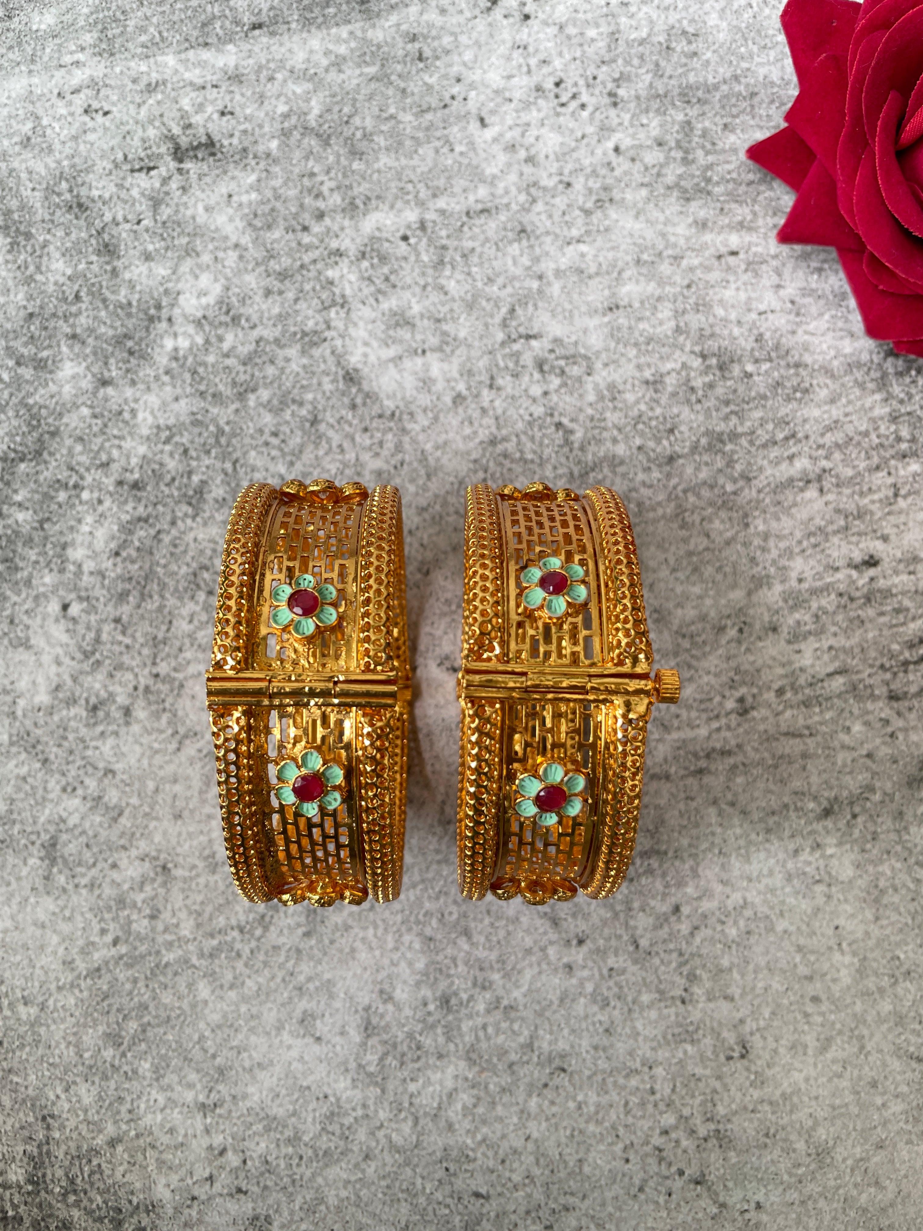 BANGLES