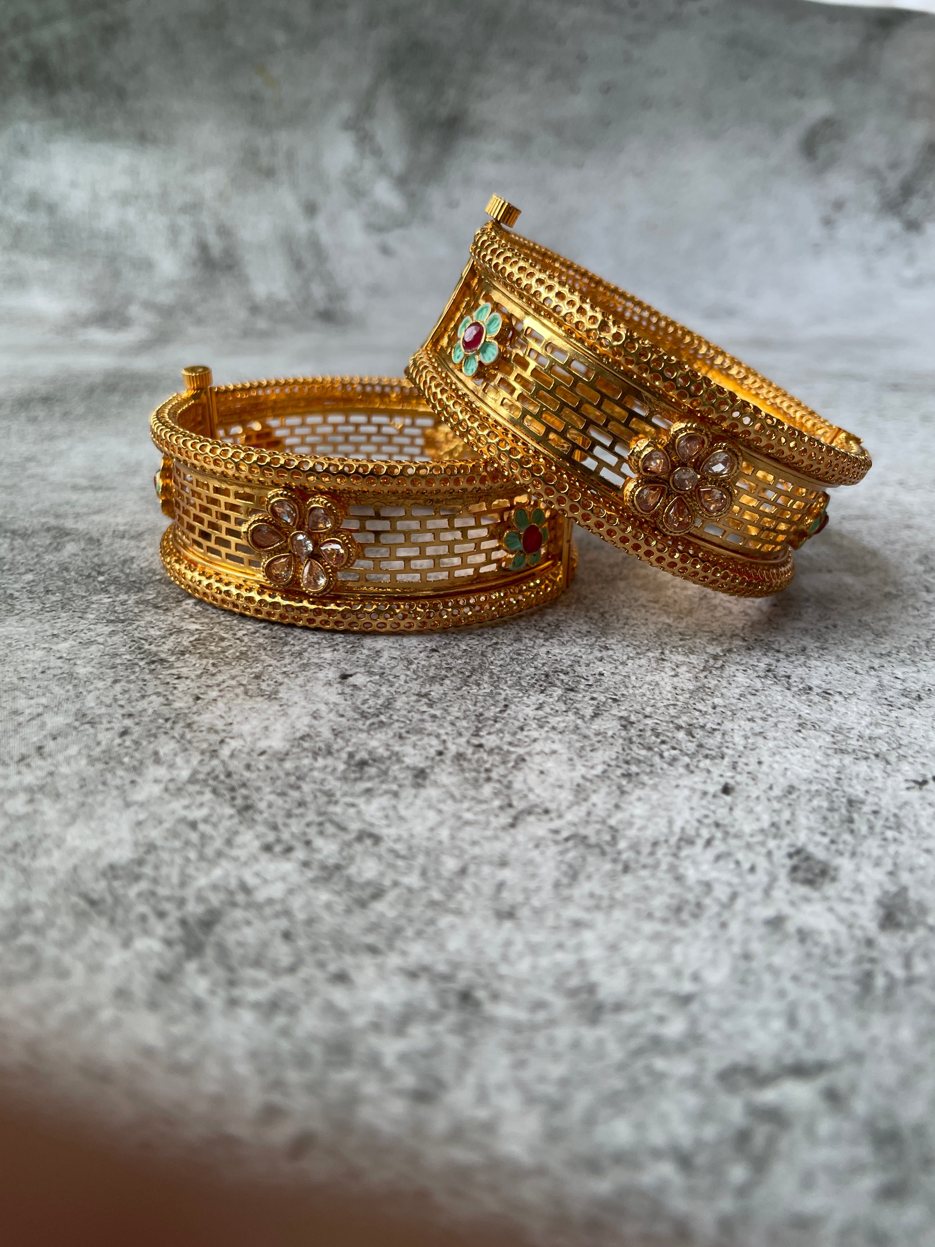 BANGLES