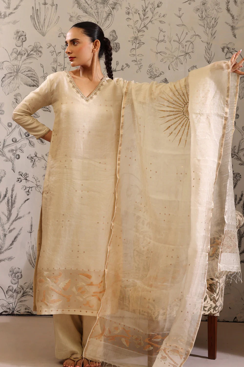 UDAYA "rise of the sun"off white