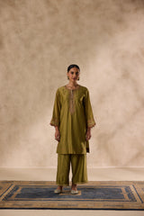 Mehendi green dori work and resham embroiderd kurta Paired with pant & heavy border organza dupatta