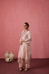 Cozy peach chanderi dori work and resham buti and heavy neckline embroidered kurta paired with pant & organza dupatta