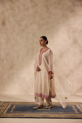 Ivory chanderi beads and resham embroidered kurta paired with pant & organza dupatta