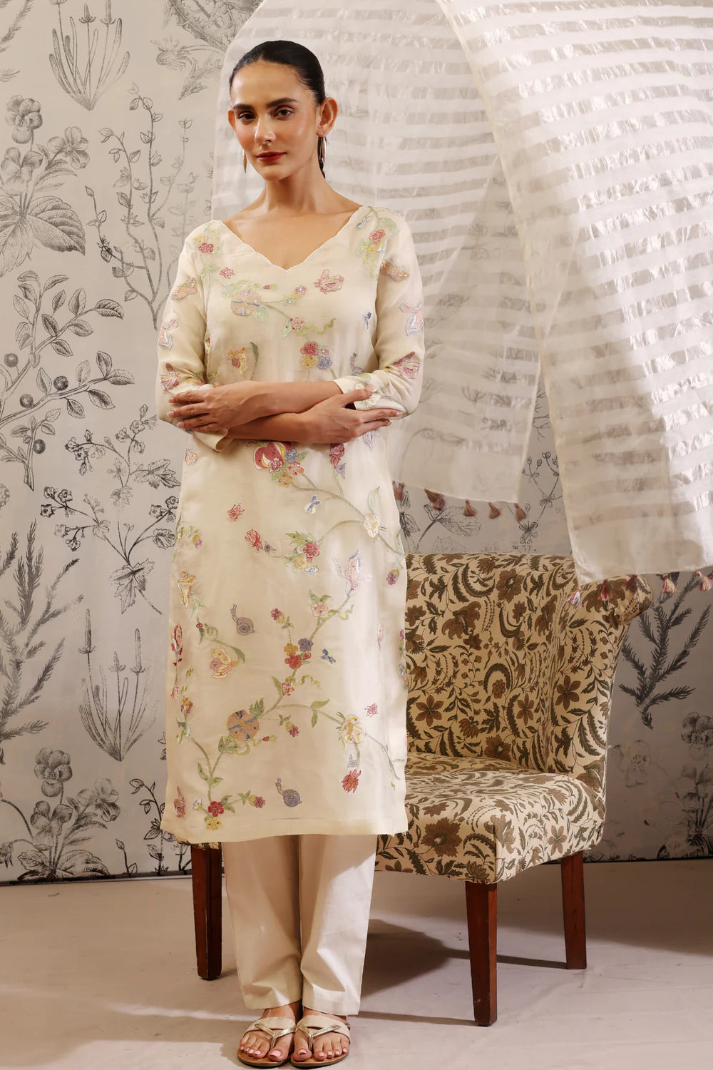 MANOHARA "beautiful"OFF WHITE