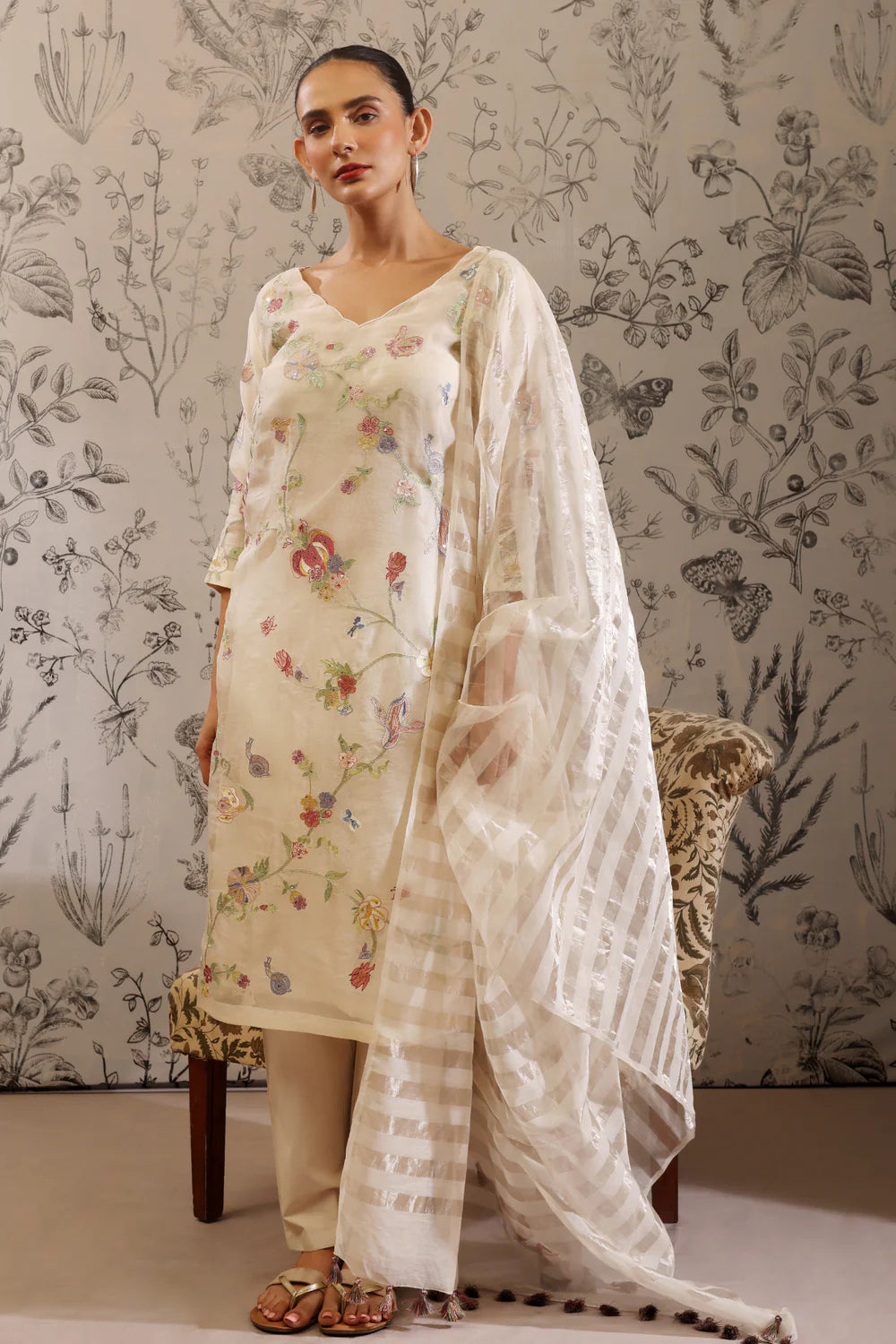 MANOHARA "beautiful"OFF WHITE