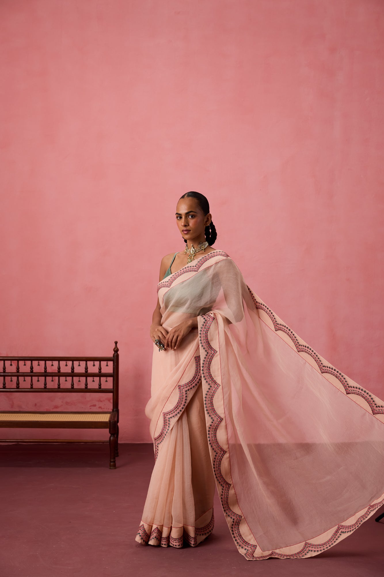 Cozy peach organza heavy scalloped border saree comes with unstitched & unembroidered blouse fabric in chanderi