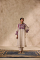 Ivory chanderi floral resham thread embroidered kurta paired with pant & organza dupatta