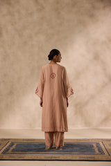 Beige chanderi resham embroidered kurta paired with pant & organza dupatta