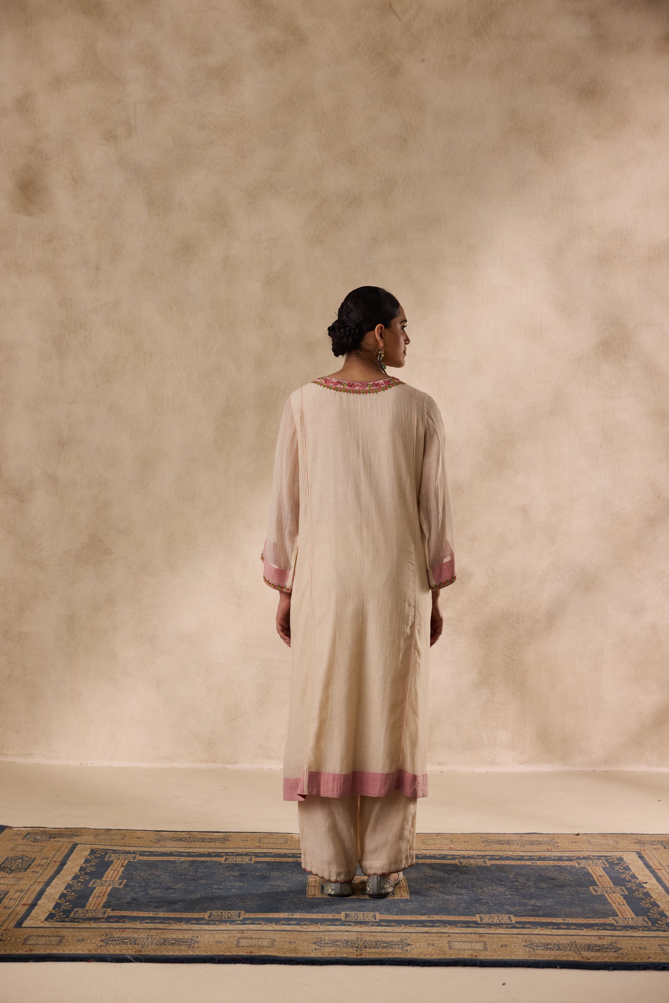 Ivory chanderi beads and resham embroidered kurta paired with pant & organza dupatta