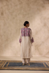 Ivory chanderi floral resham thread embroidered kurta paired with pant & organza dupatta