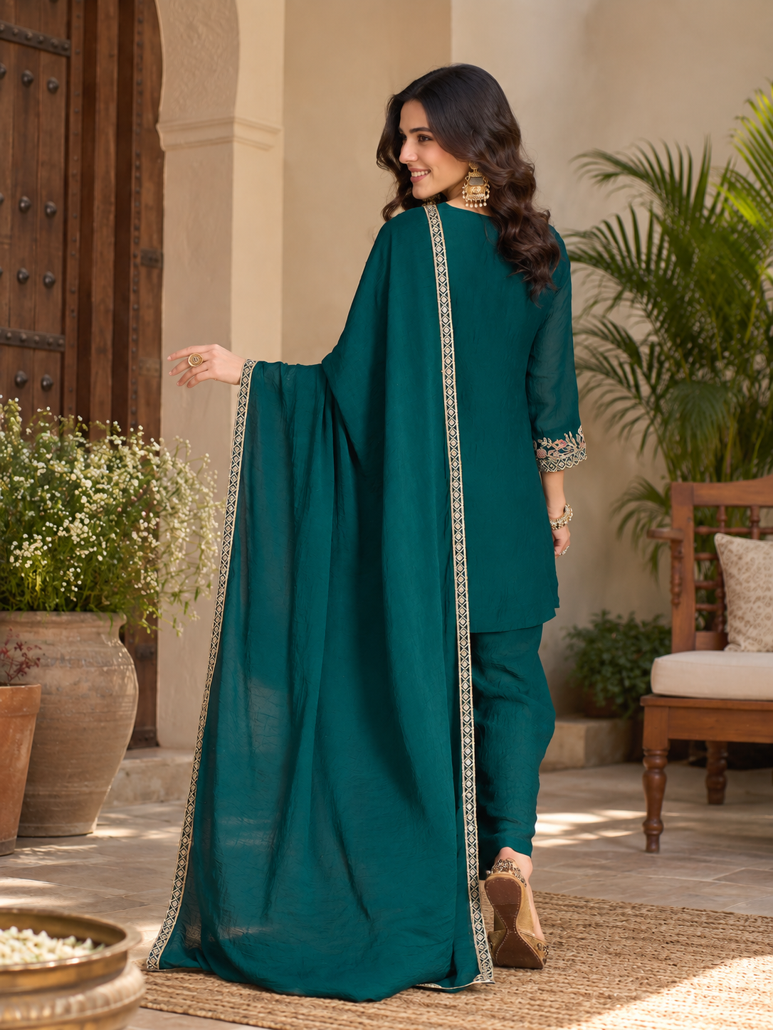 Women Green Silk Embroidered Kurta Set
