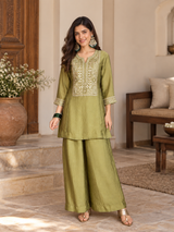 Women Green Silk Embroidered Kurta Set