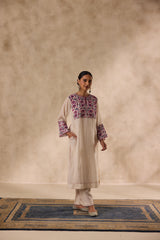 Ivory chanderi floral resham thread embroidered kurta paired with pant & organza dupatta