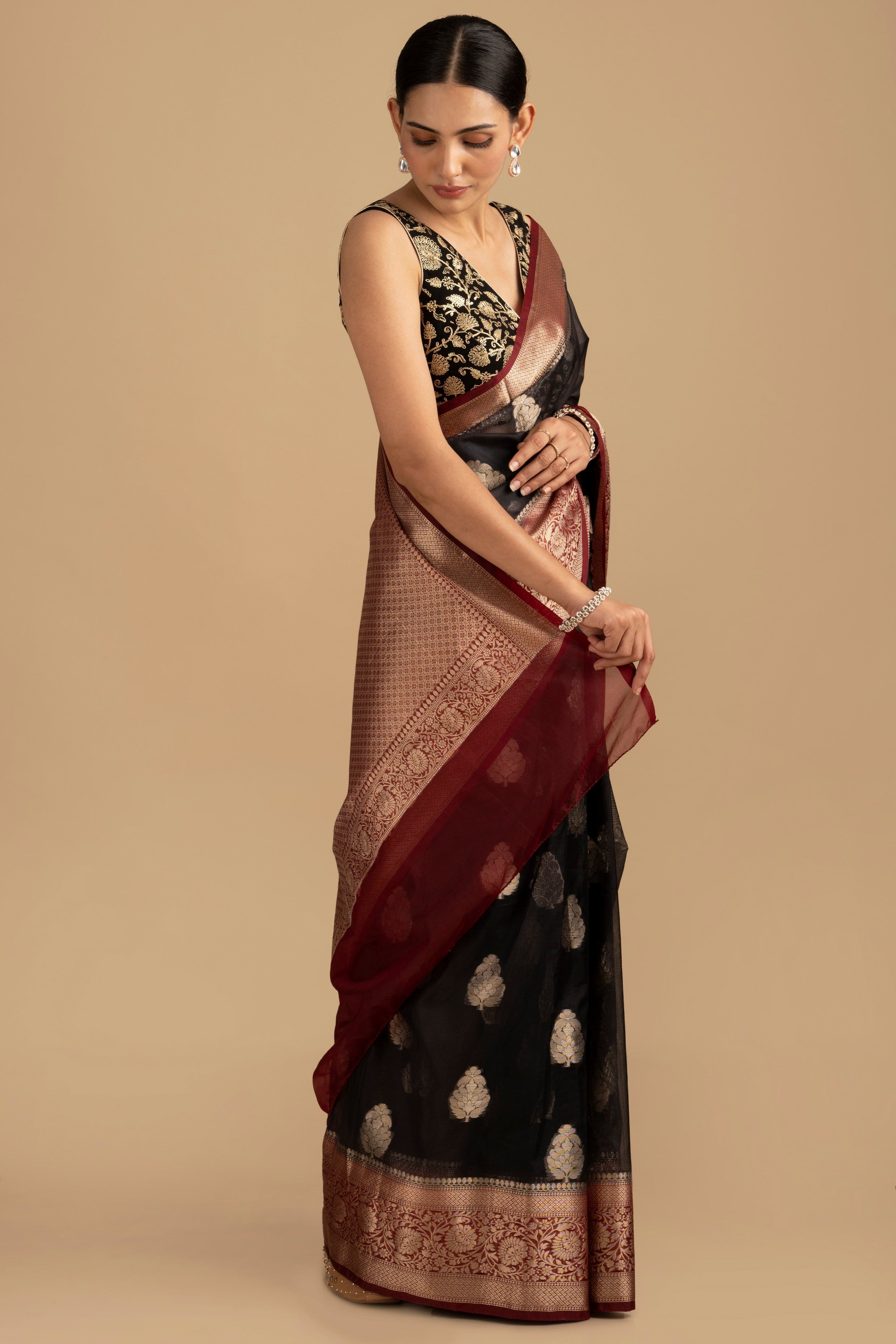 Black-red Kora Organza Silk Banarasi Handloom Saree
